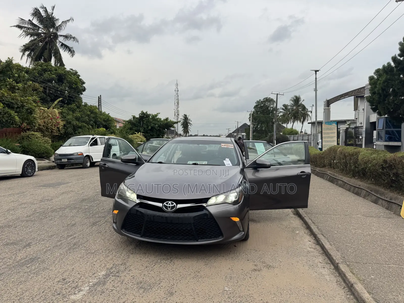 Toyota Camry XSE V6 4dr Sedan (3.5L 6cyl 6A) 2016 Gray