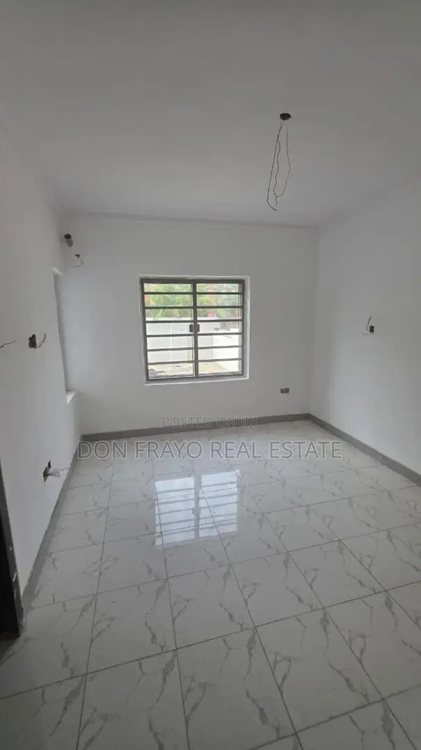 4bdrm Duplex in Iyaganku Gra, Iyanganku for sale