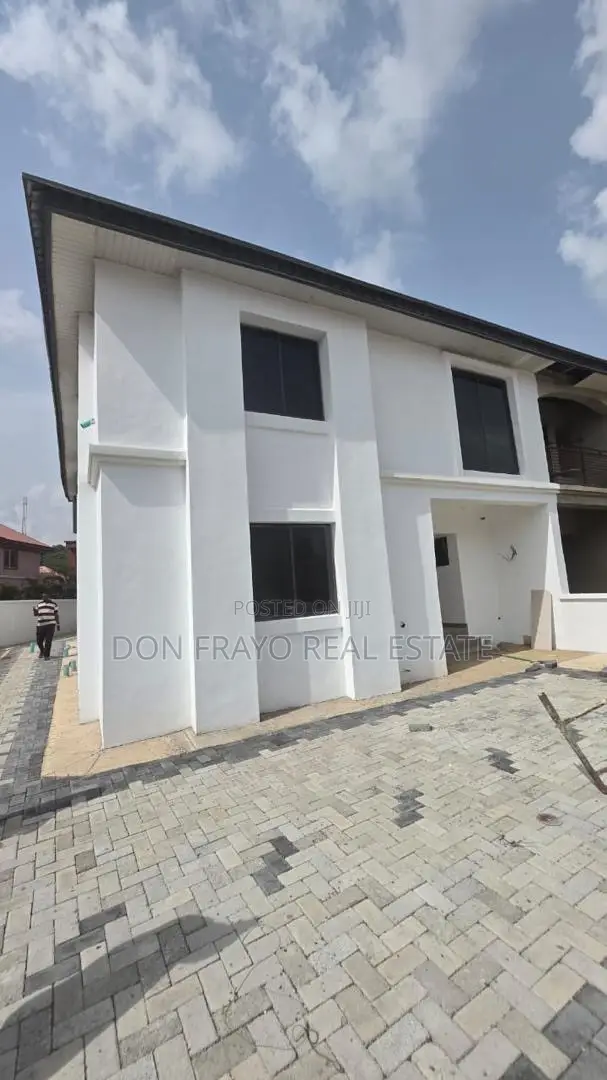 4bdrm Duplex in Iyaganku Gra, Iyanganku for sale