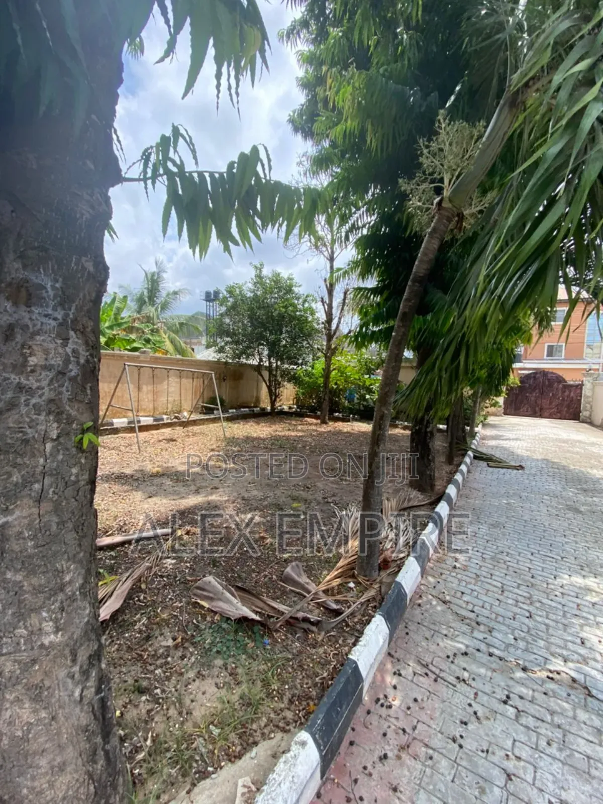 5bdrm Duplex in Ago Palace for rent