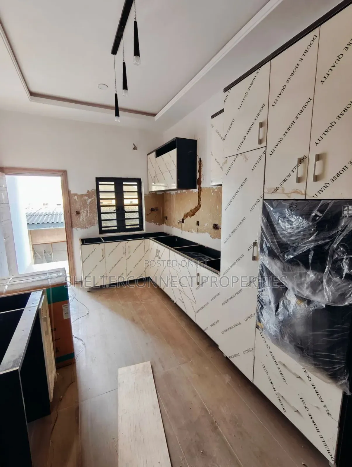 4bdrm Duplex in Allen Avenue for sale