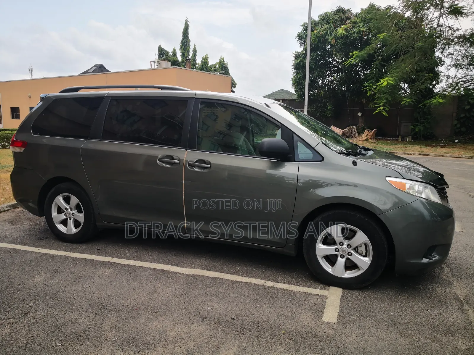 Toyota Sienna LE 8 Passenger 2011 Green