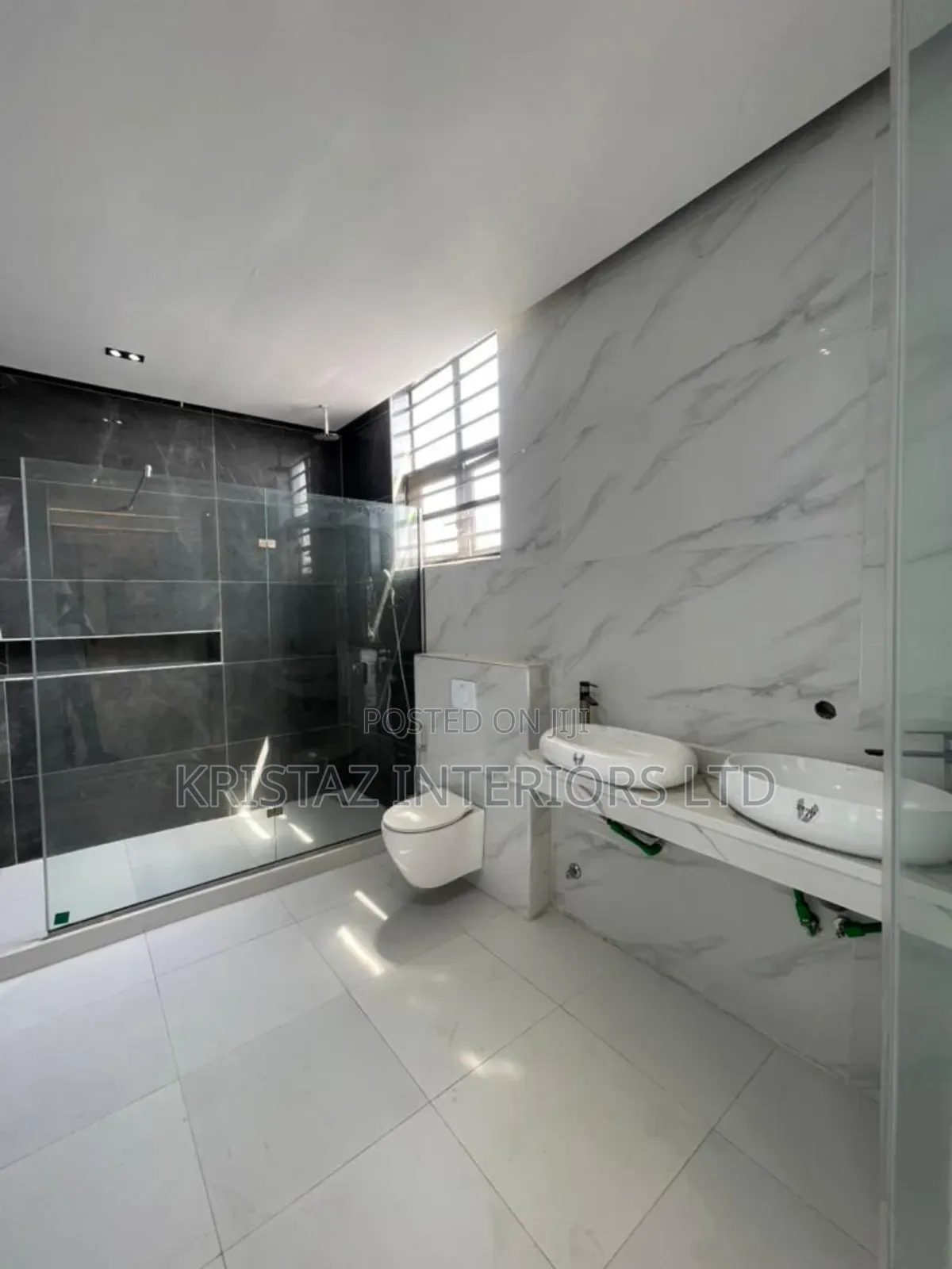 5bdrm Duplex in Chevron for sale