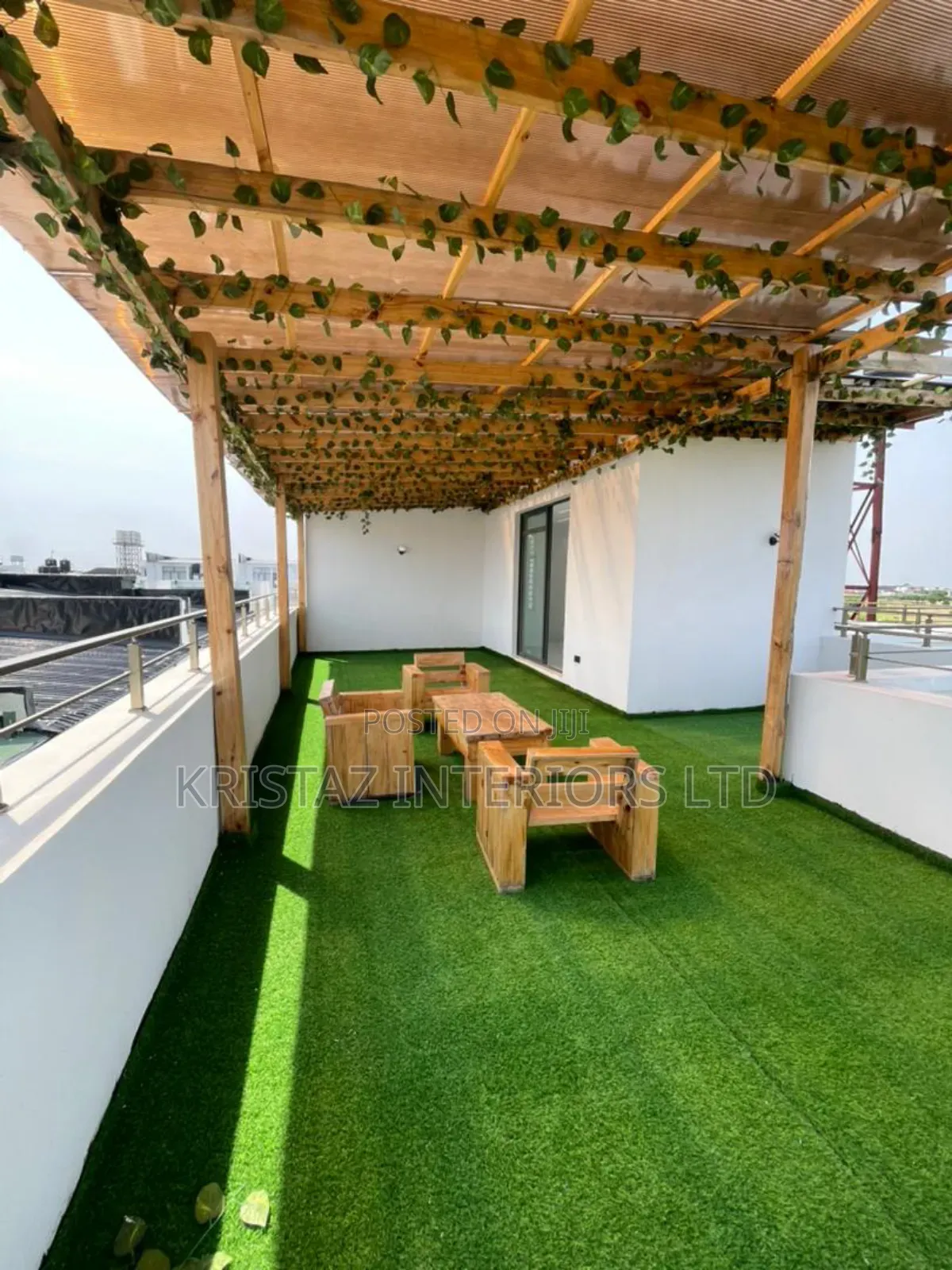 5bdrm Duplex in Chevron for sale