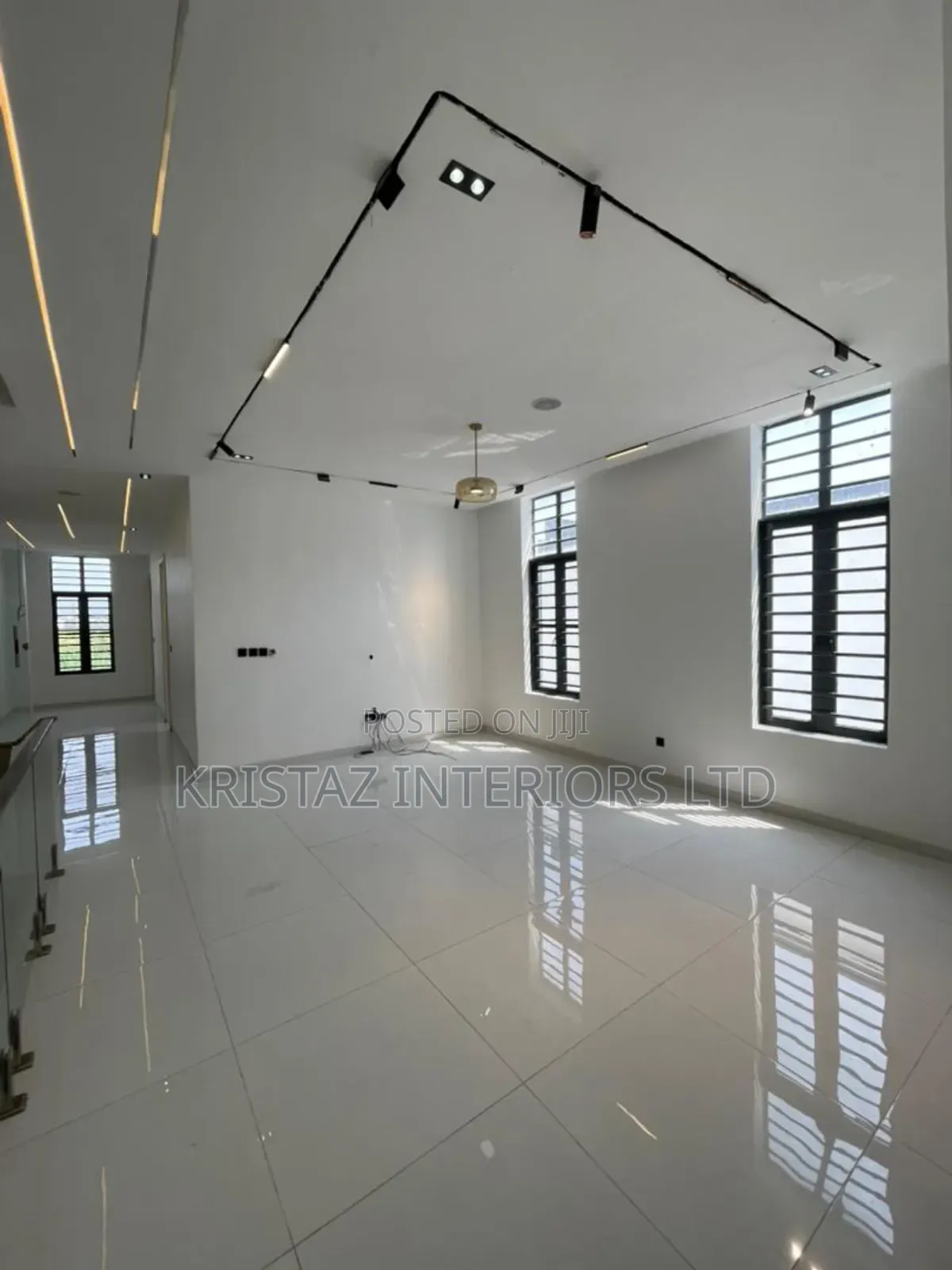 5bdrm Duplex in Chevron for sale