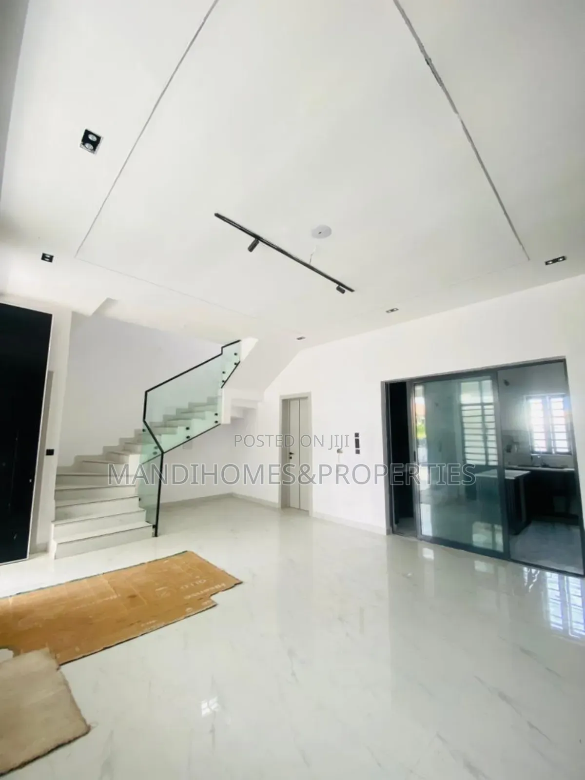 4bdrm Duplex in Lekki for sale