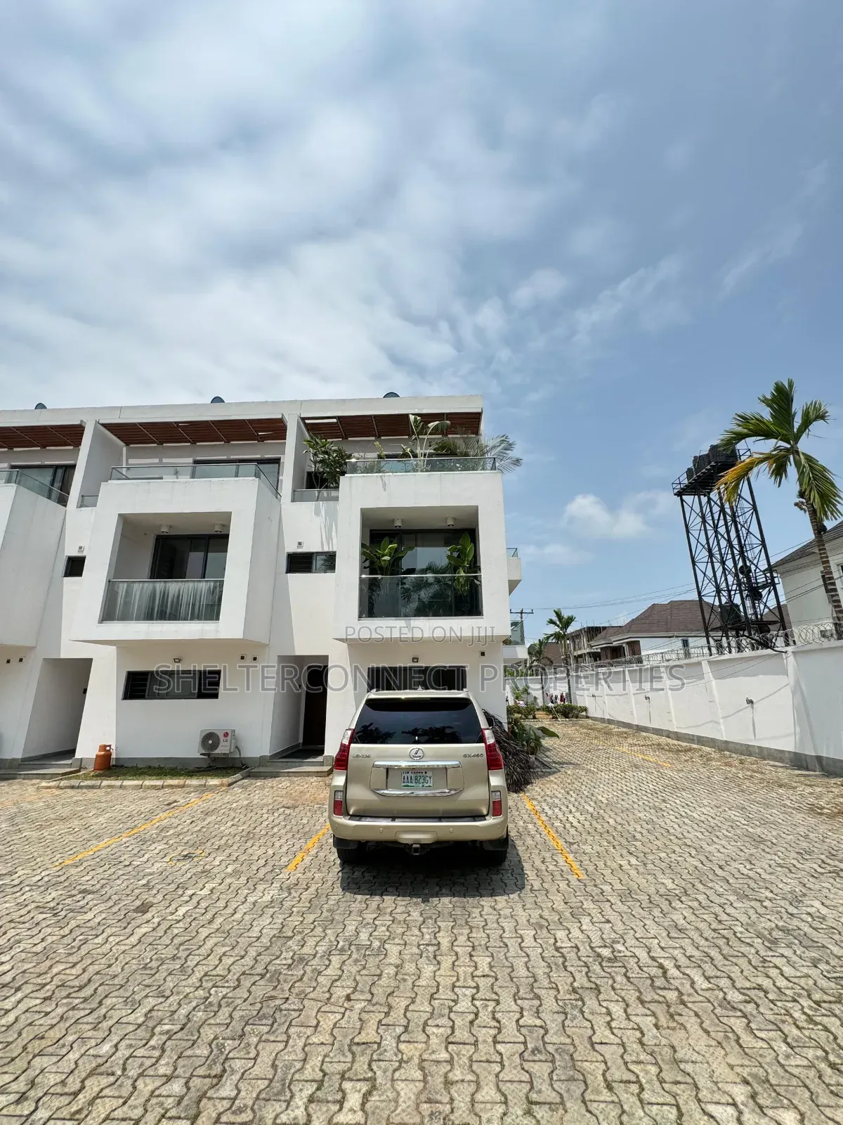 4bdrm Duplex in Chevron for sale