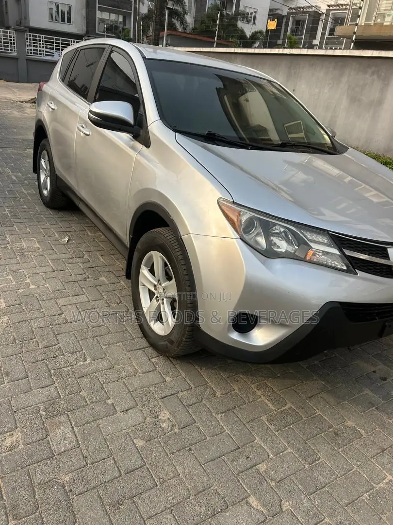 Toyota RAV4 LE AWD (2.5L 4cyl 6A) 2013 Silver