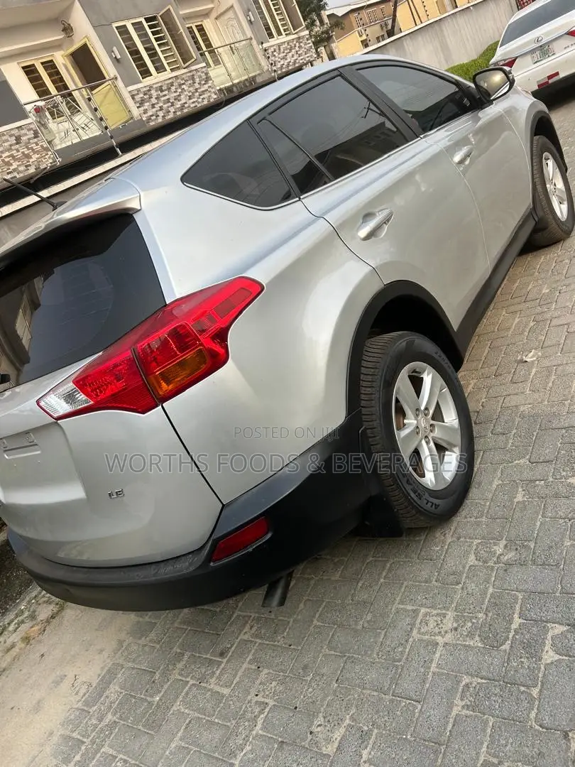 Toyota RAV4 LE AWD (2.5L 4cyl 6A) 2013 Silver