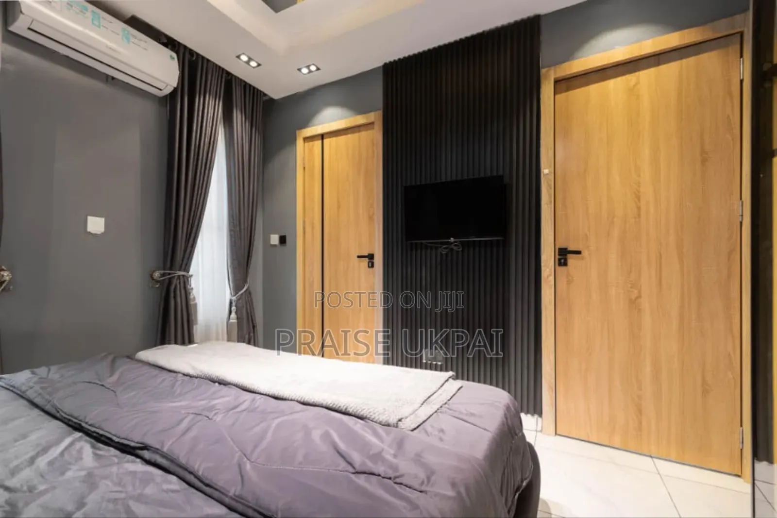 One Bedroom Apartment With Ps 5 and Ceiling Mirror