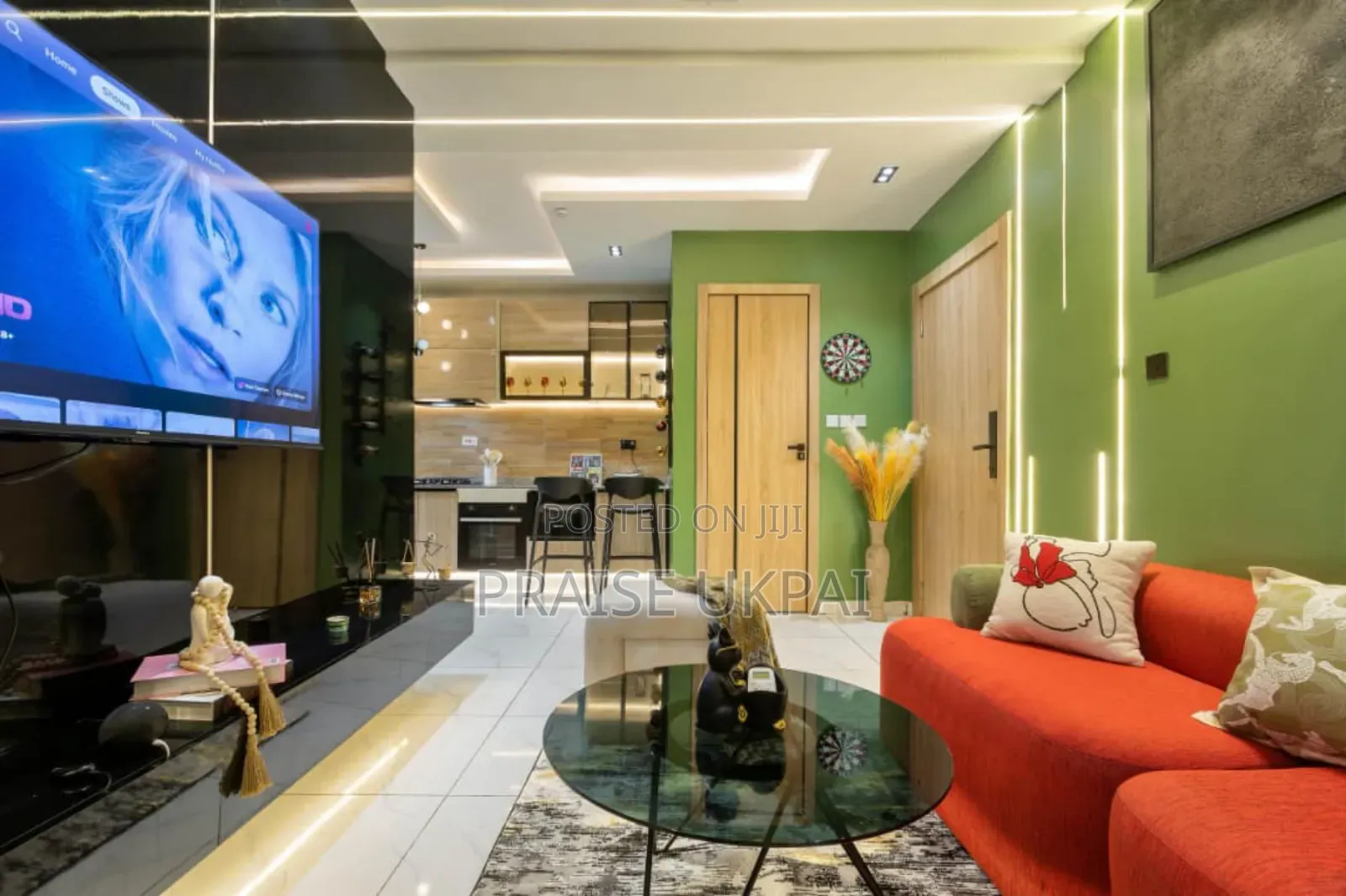 One Bedroom Apartment With Ps 5 and Ceiling Mirror