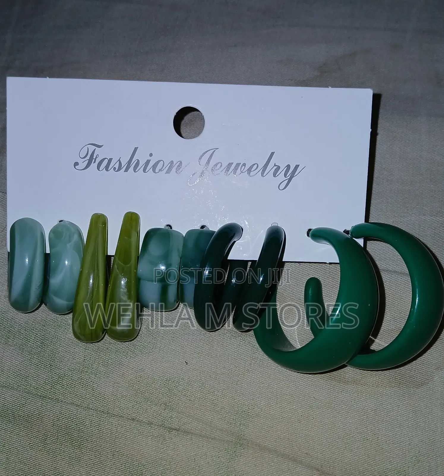 A T of Polchrome Earrings (Green) - 5 Pairs