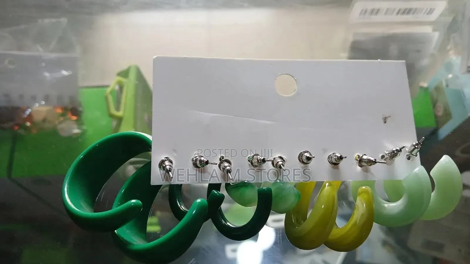 A T of Polchrome Earrings (Green) - 5 Pairs