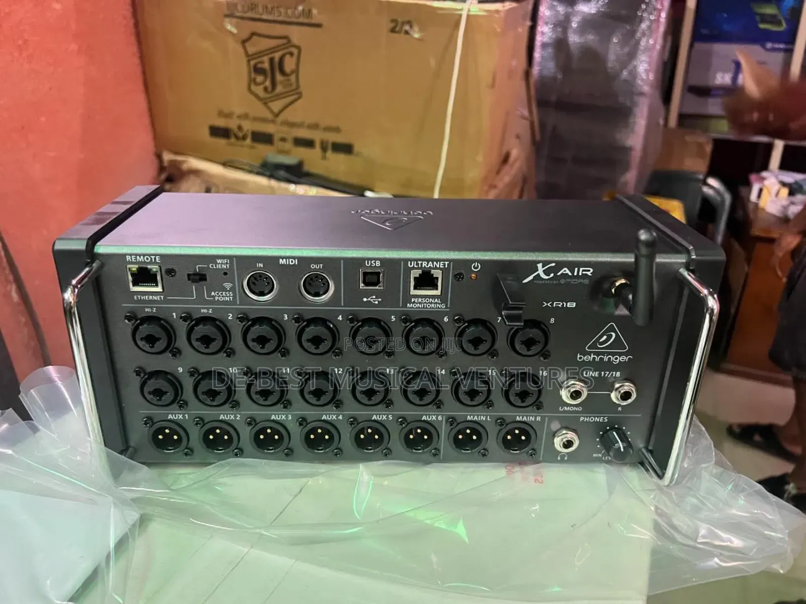 Behringer Xair Xr18 Powered by Midas