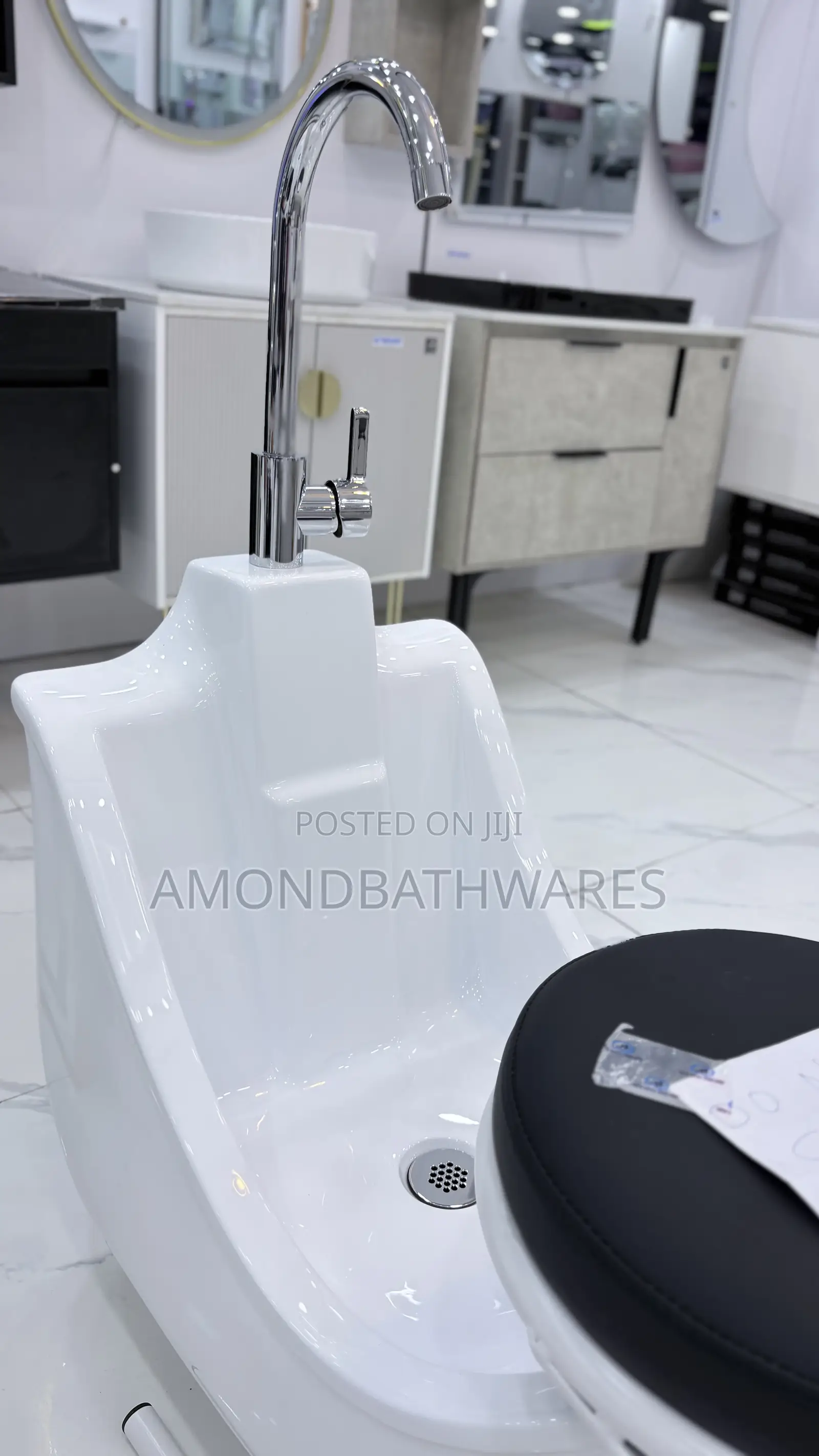 Luxury Pedicure Spa Basin With Adjustable Technician Seat