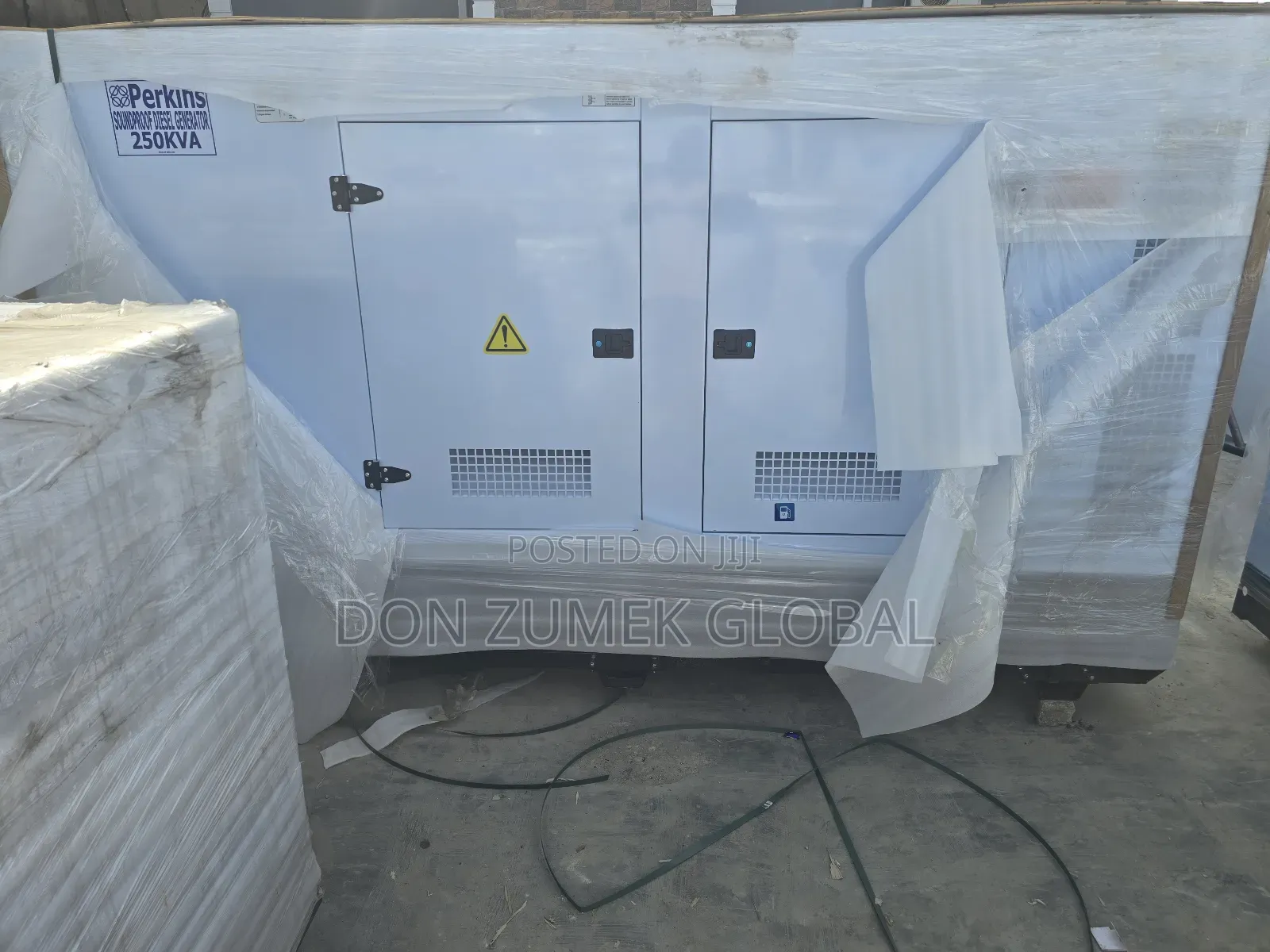 250kva Uk Perkins Soundproof Diesel Generator