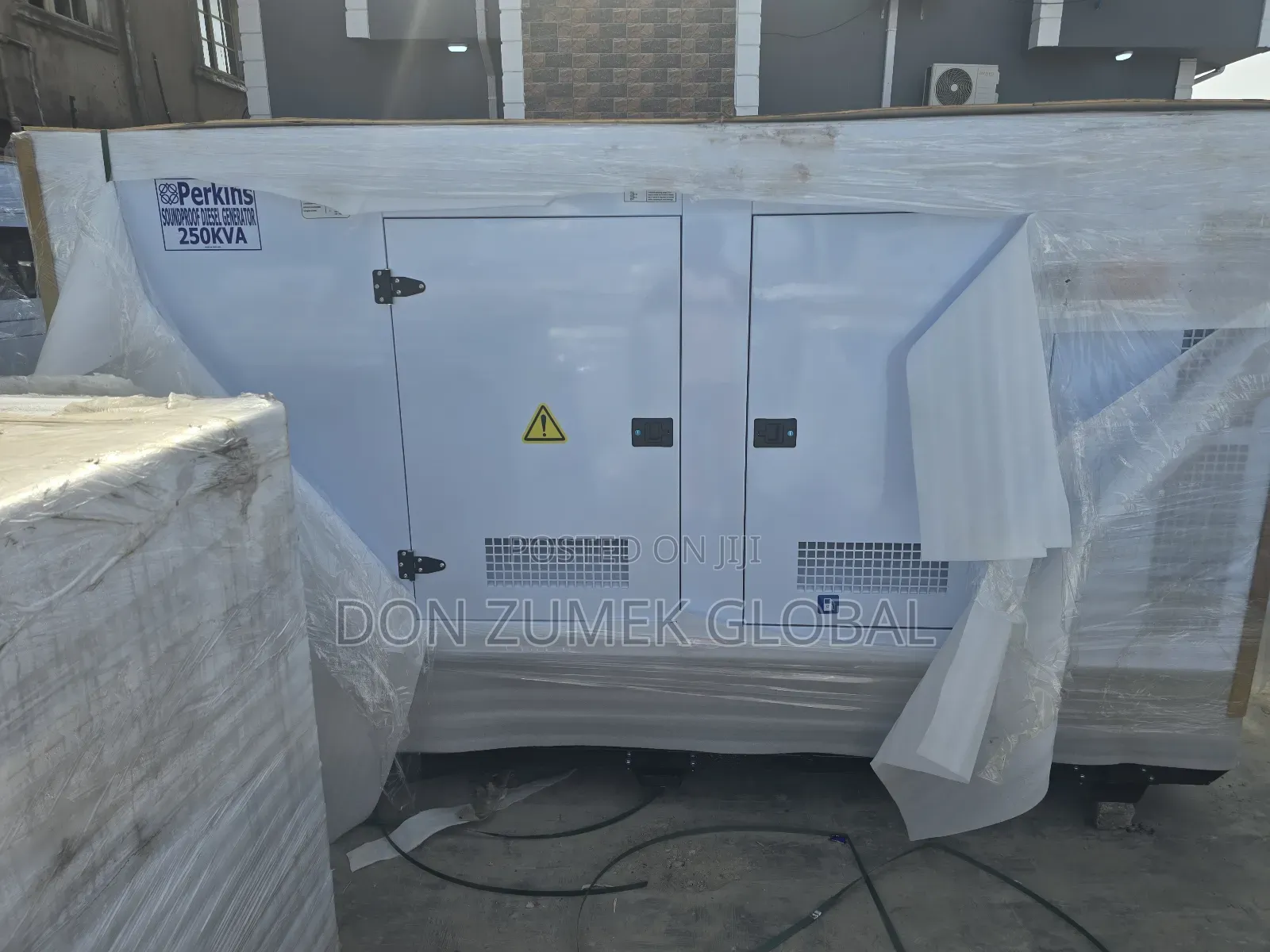 250kva Uk Perkins Soundproof Diesel Generator