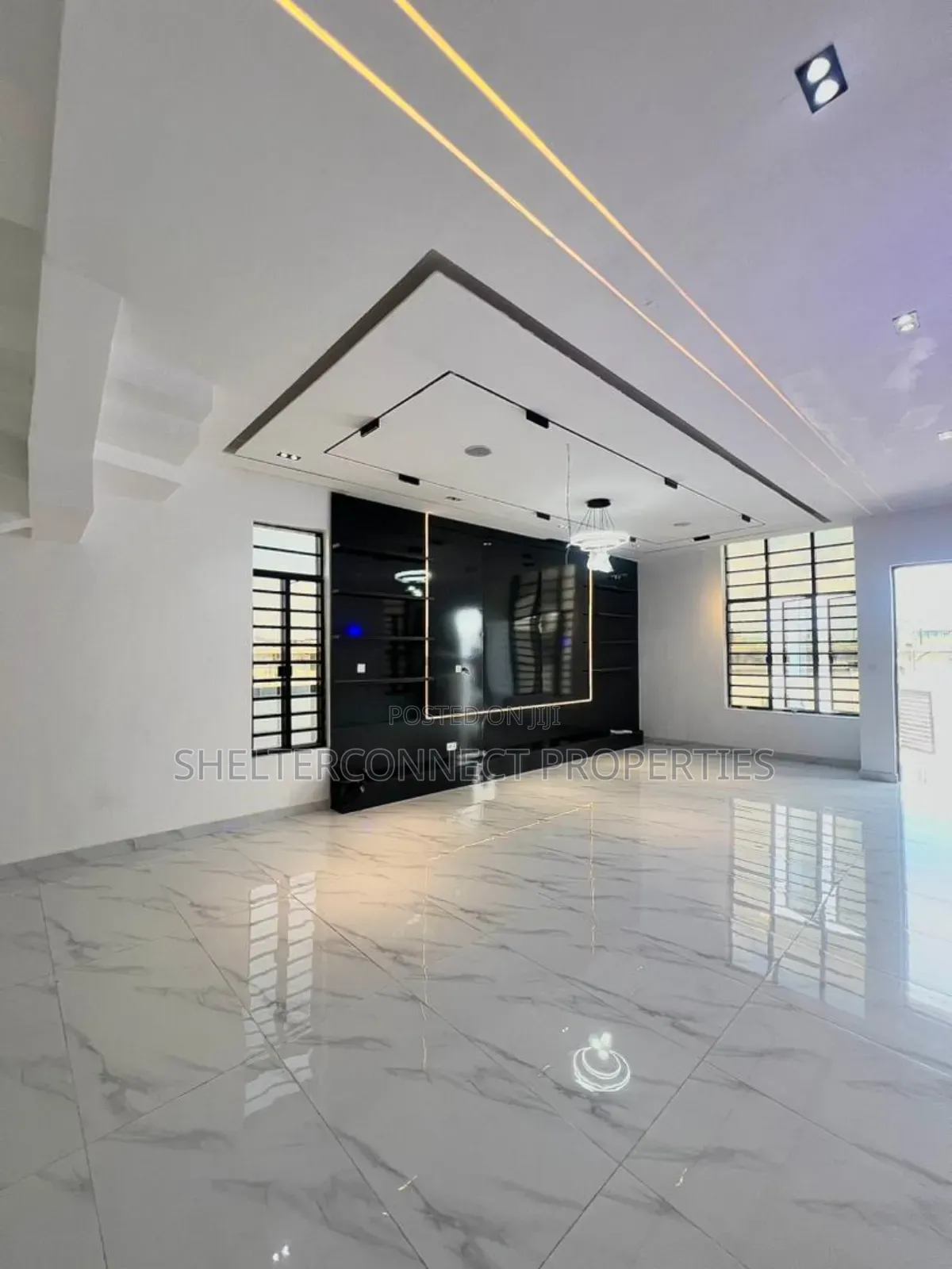 5bdrm Duplex in Chevron for sale