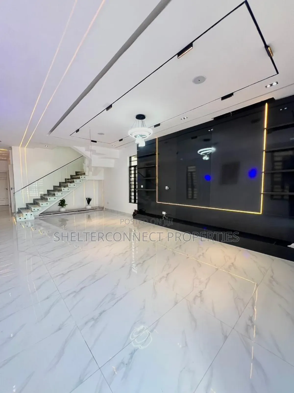 5bdrm Duplex in Chevron for sale