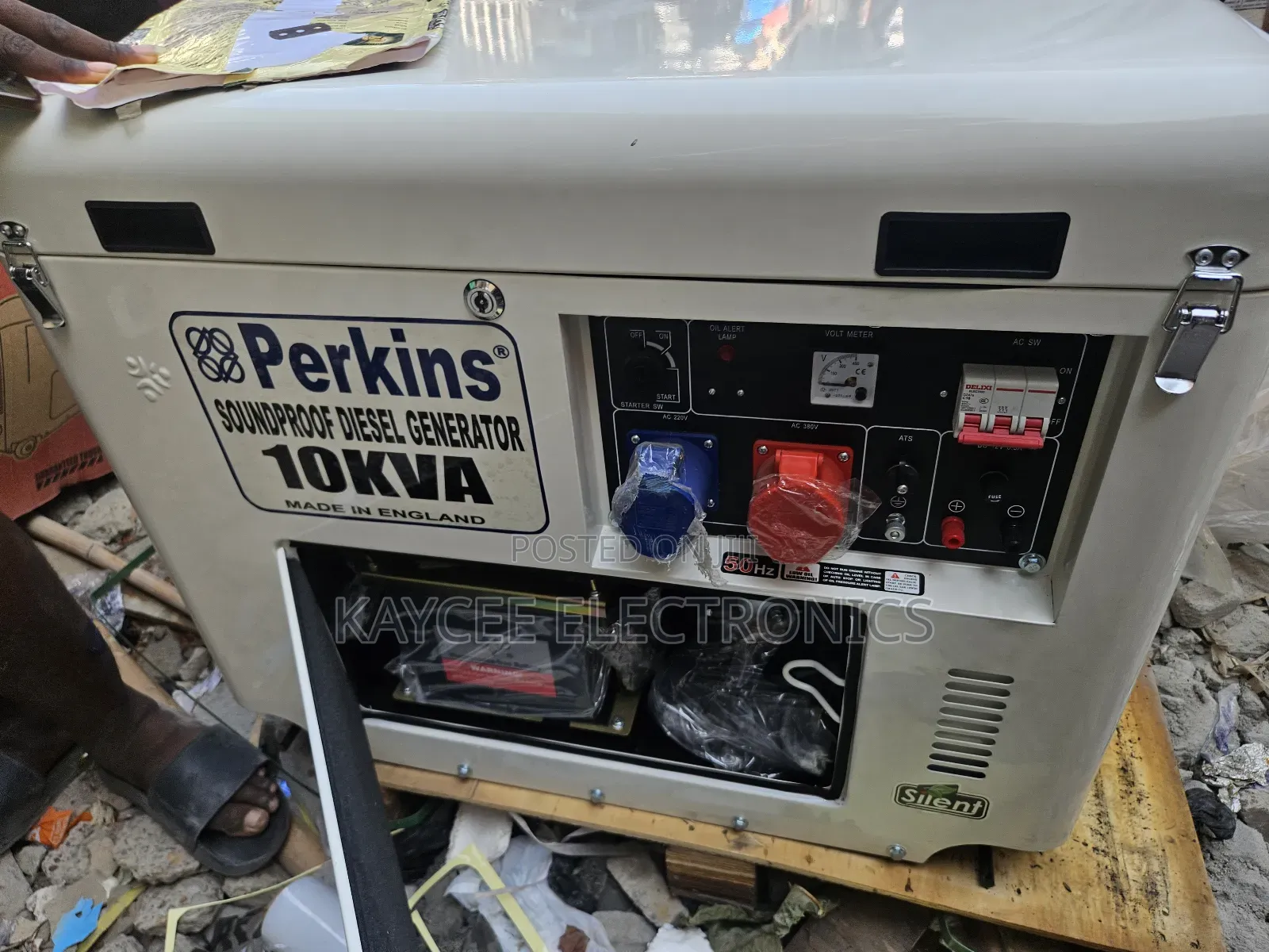 Strong Engine 10kva Perkins Soundproof 3face Generator