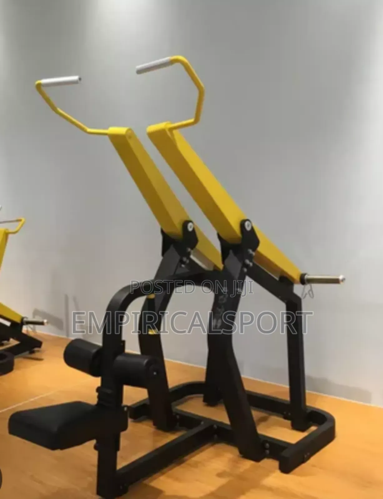 Commercial Lat Pull Down Machine