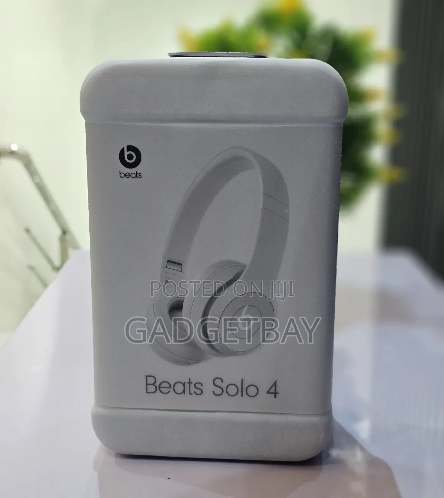 Beats Solo 4 - Wireless on-Ear Bluetooth Headphones