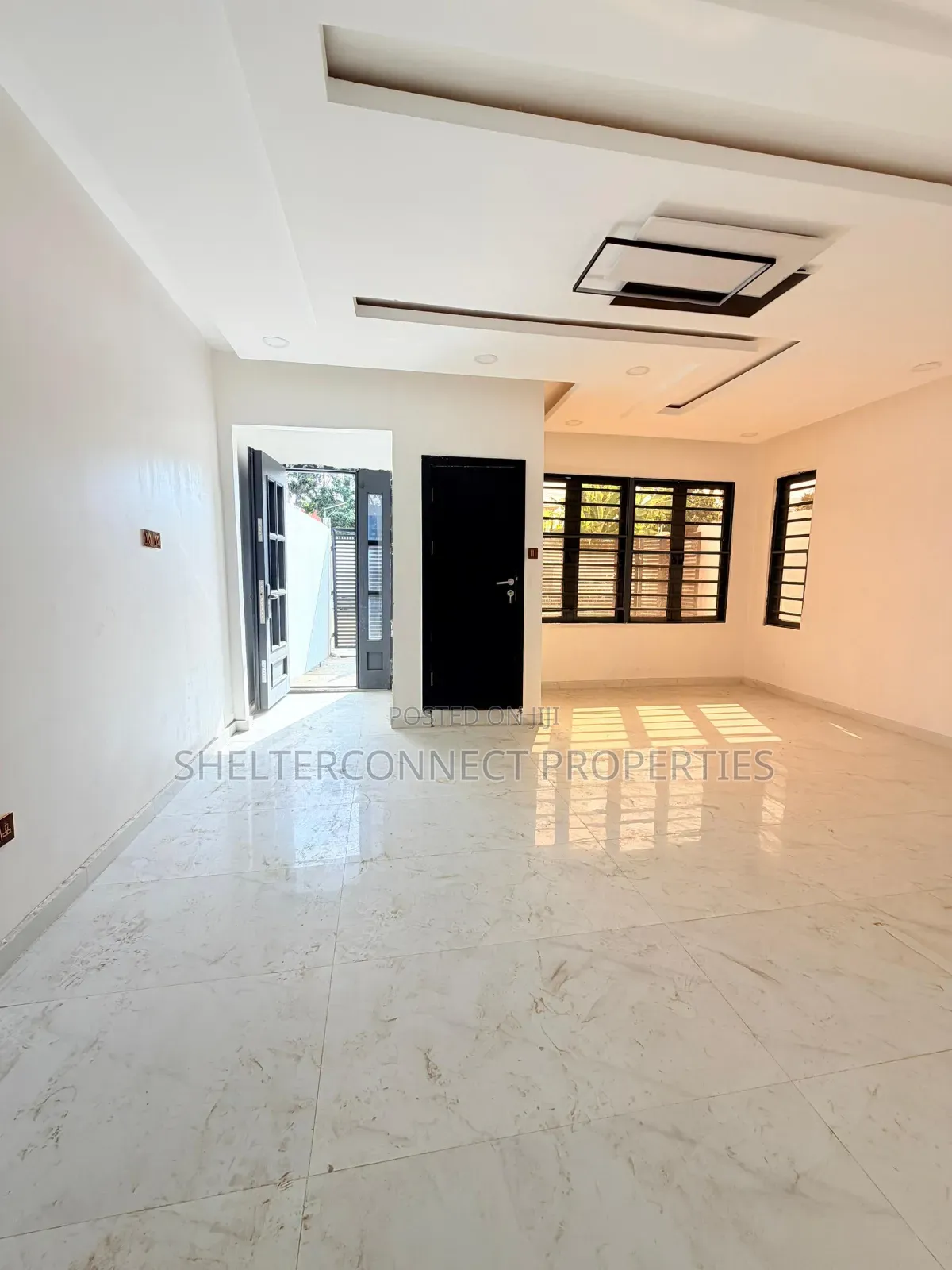 5bdrm Duplex in Anthony Village for sale