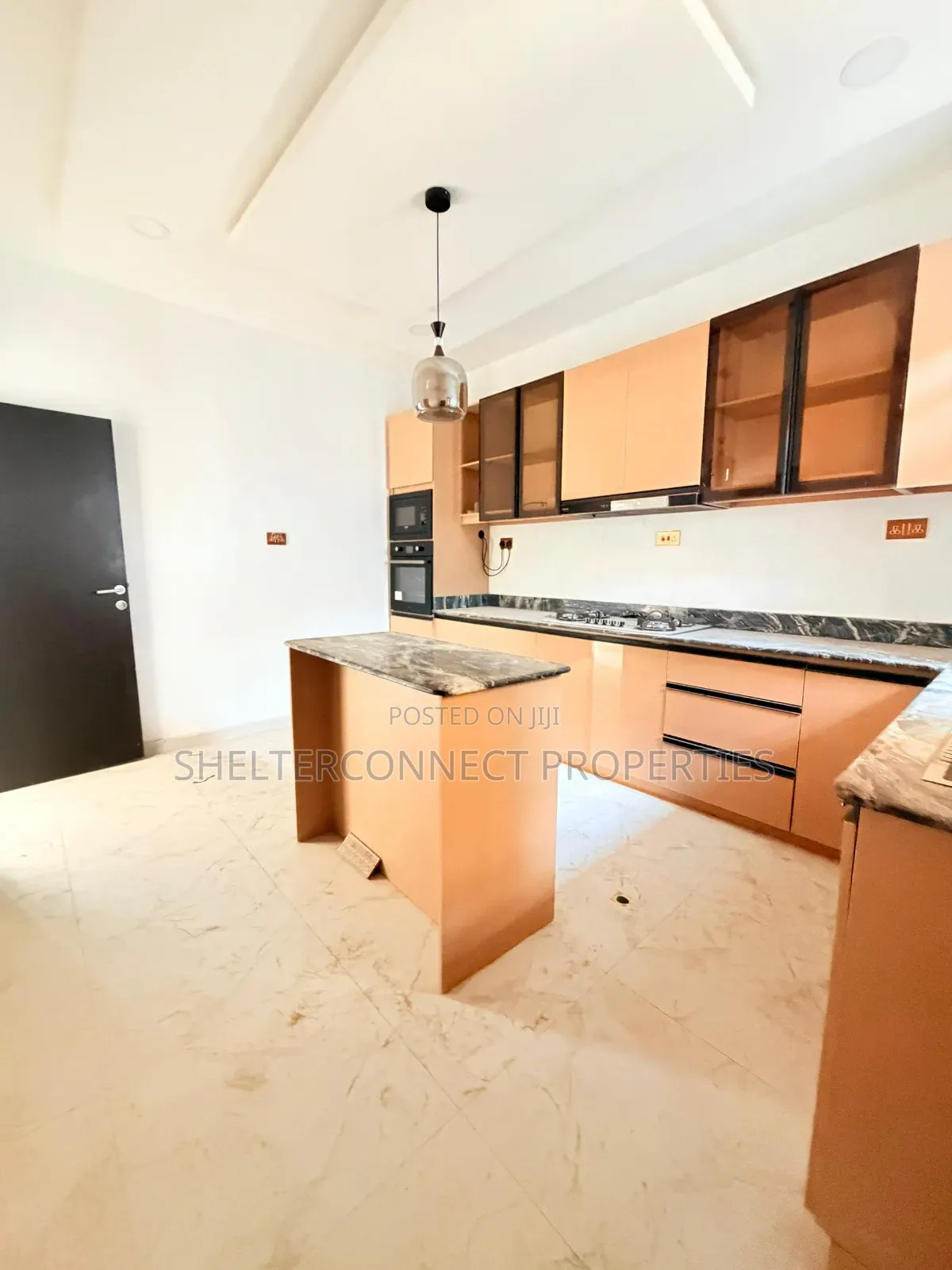 5bdrm Duplex in Anthony Village for sale