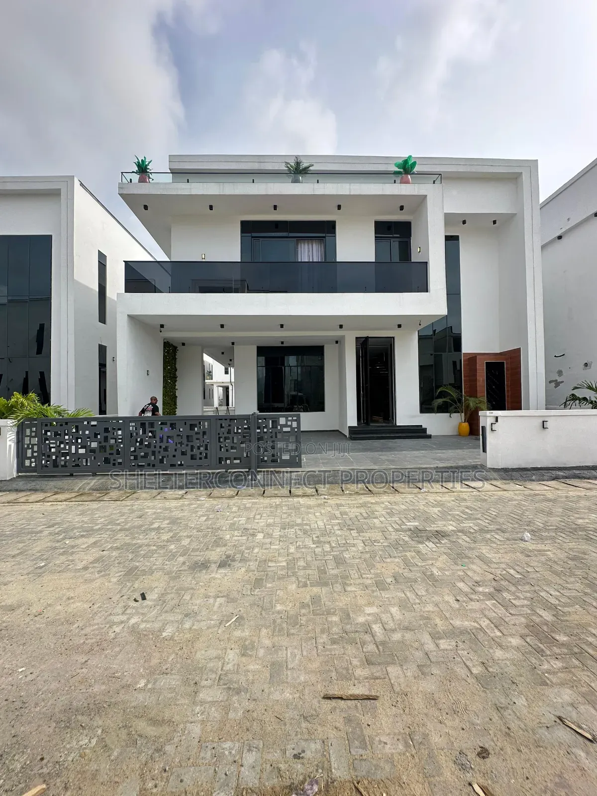 5bdrm Duplex in Off Lekki-Epe Expressway for sale