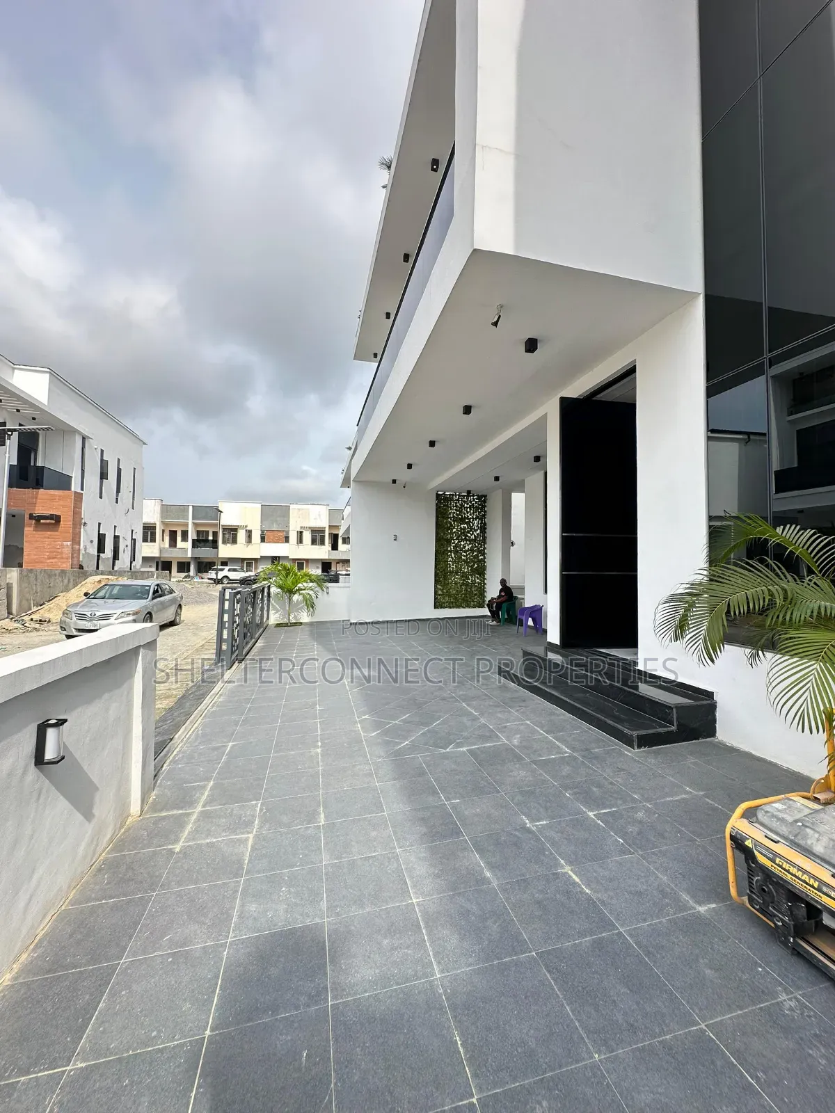 5bdrm Duplex in Off Lekki-Epe Expressway for sale