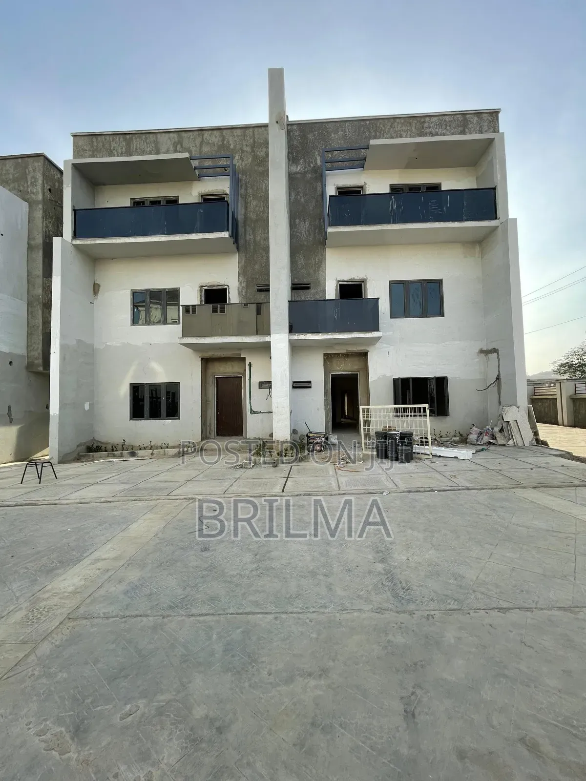 5bdrm Duplex in Jahi for sale