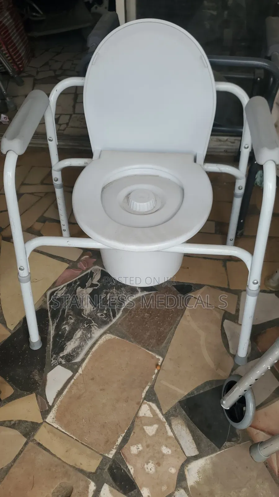 Komod Chair