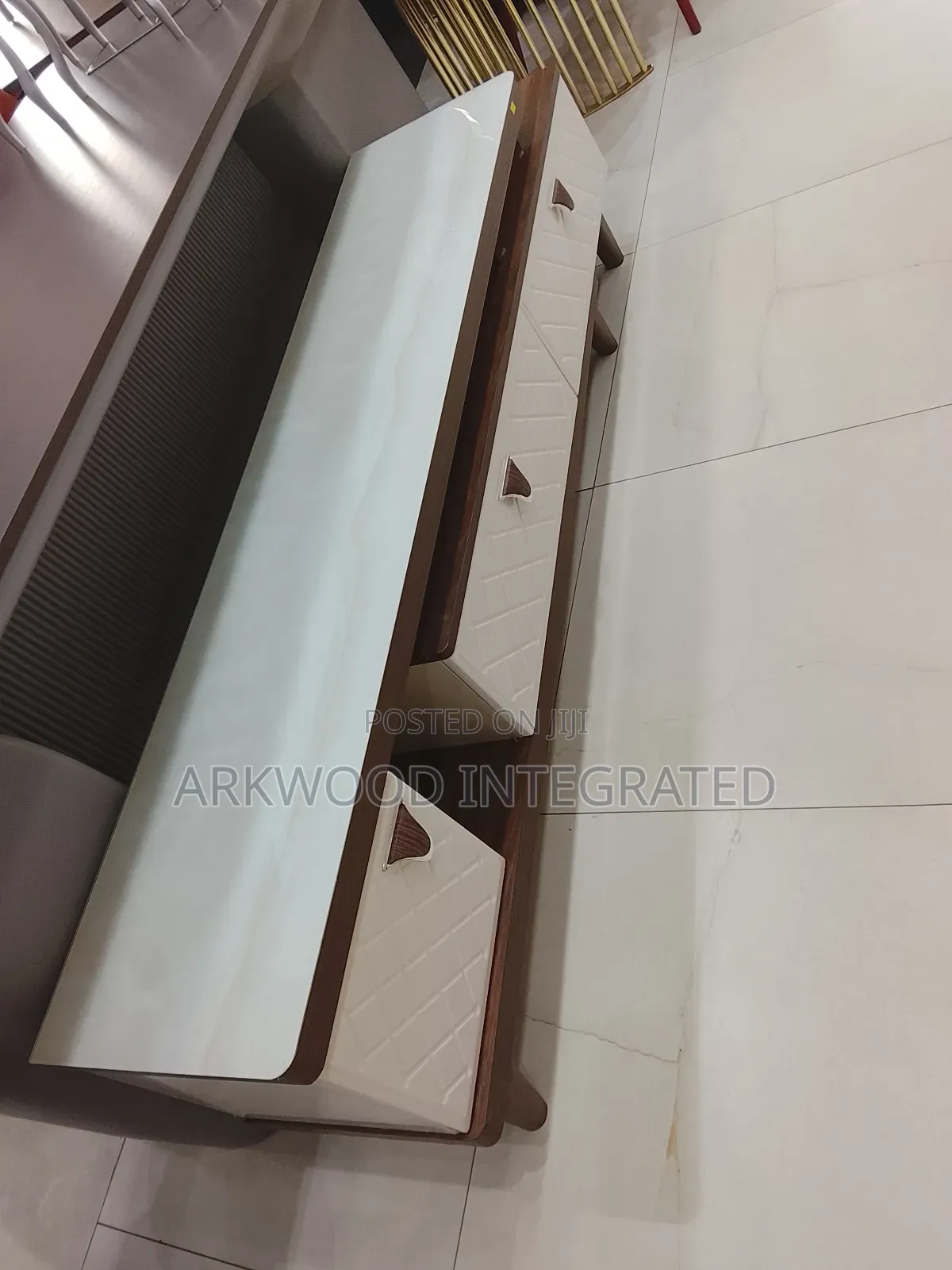 Extendable Tv Console Cabinet