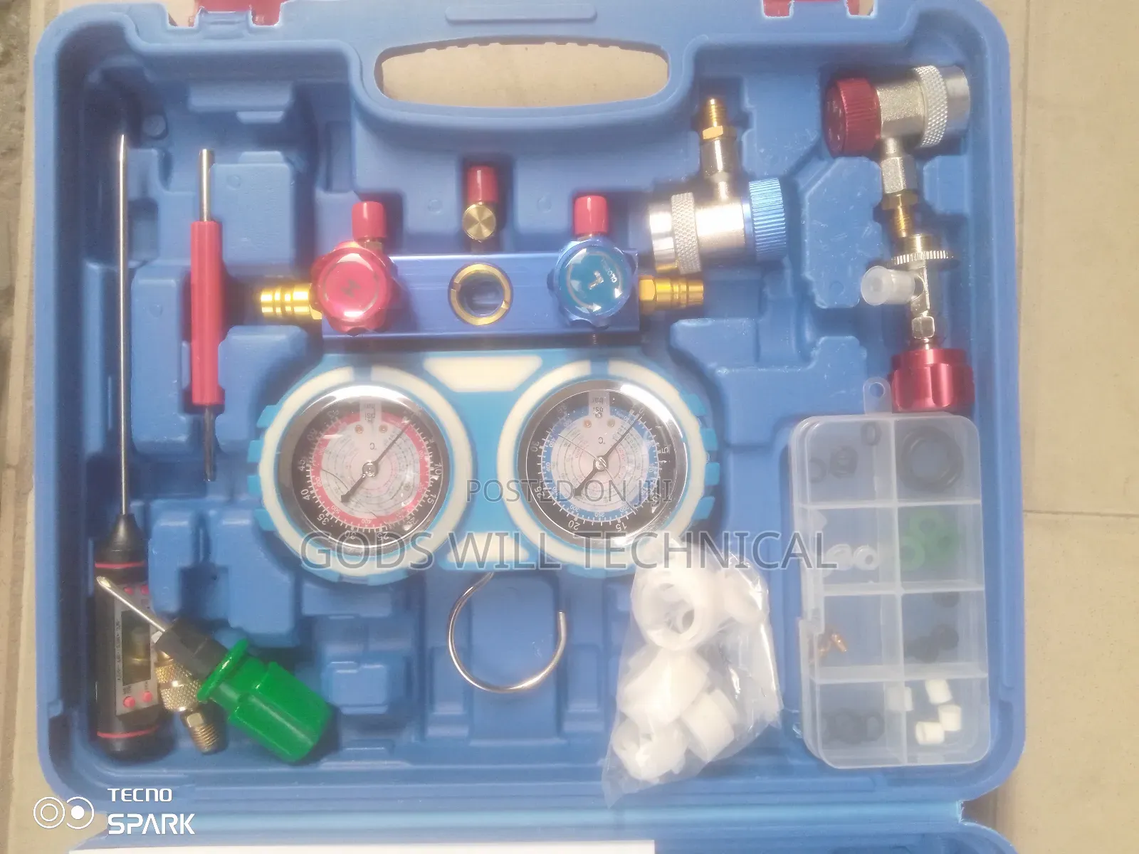 Manifold Gauge Set With Set of Refrigerator Charging Hose