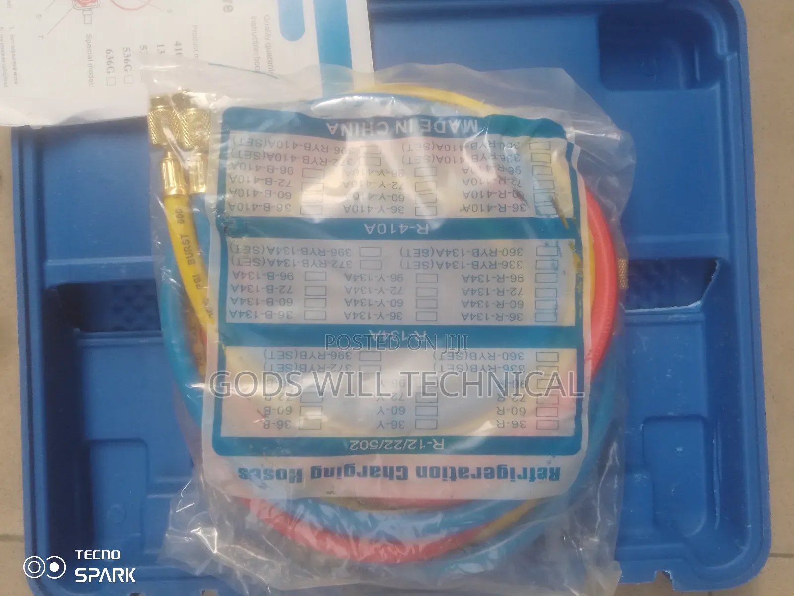 Manifold Gauge Set With Set of Refrigerator Charging Hose