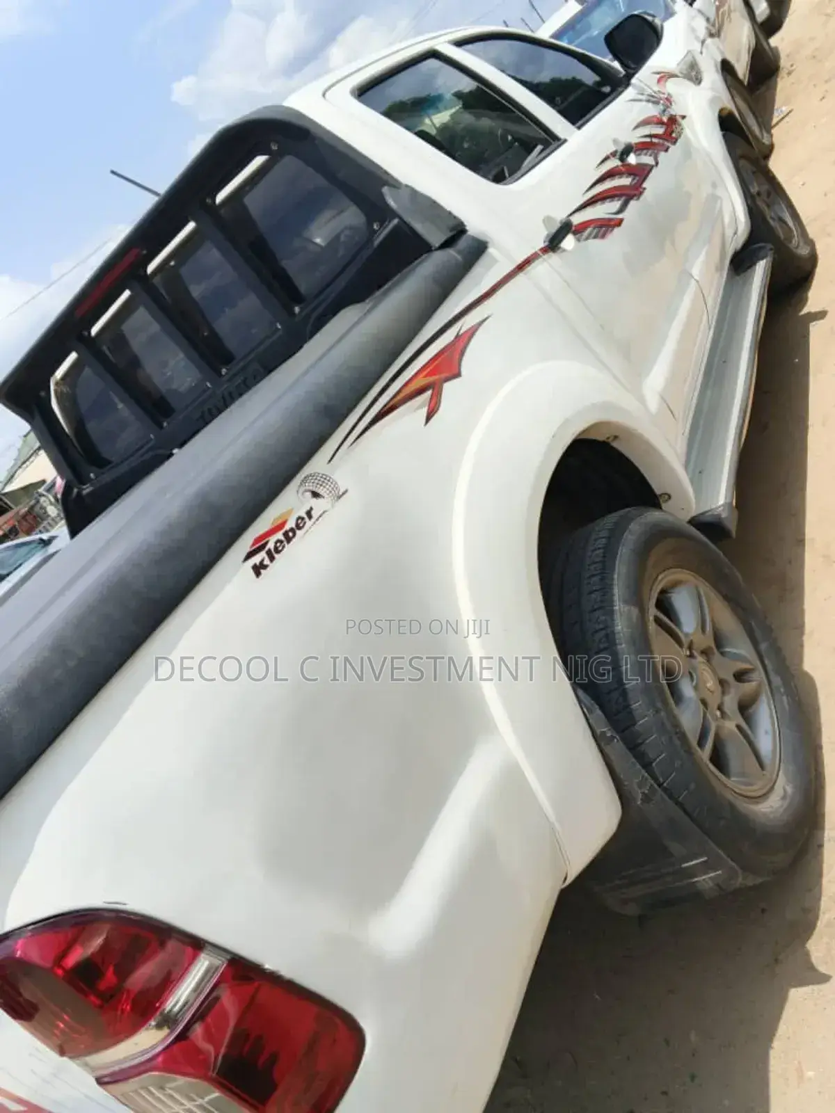 Toyota Hilux SR 4x4 2013 White