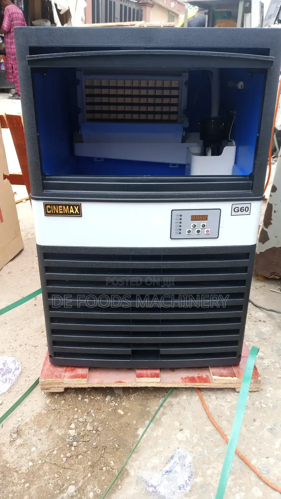 Ice Cubes Machine (60 Cubes)