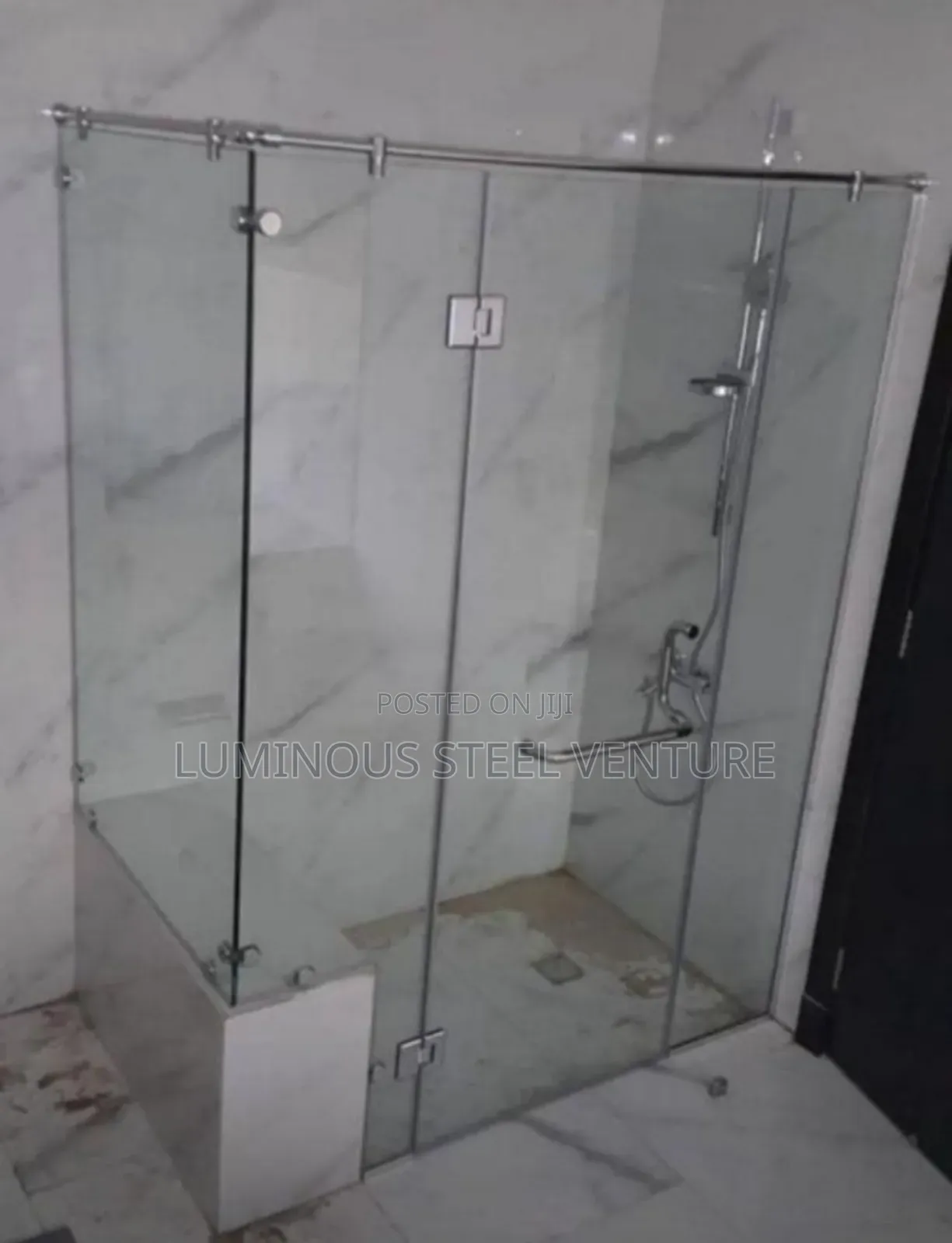 Shower Cubicles Tampered Glass Made of CNG Marterial