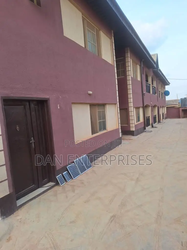2bdrm Block of Flats in Sagamu Gra for sale