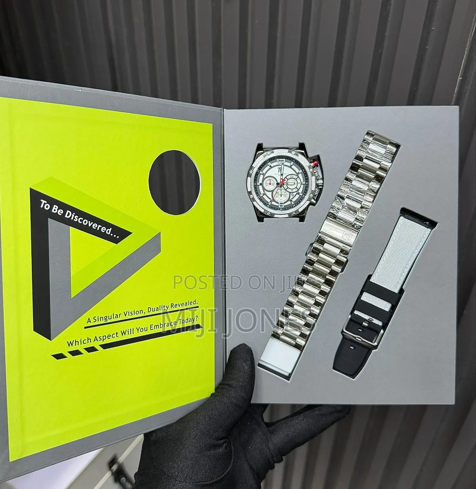 "T5 Ultimate Watch Package: 2 Straps, Box Bag"