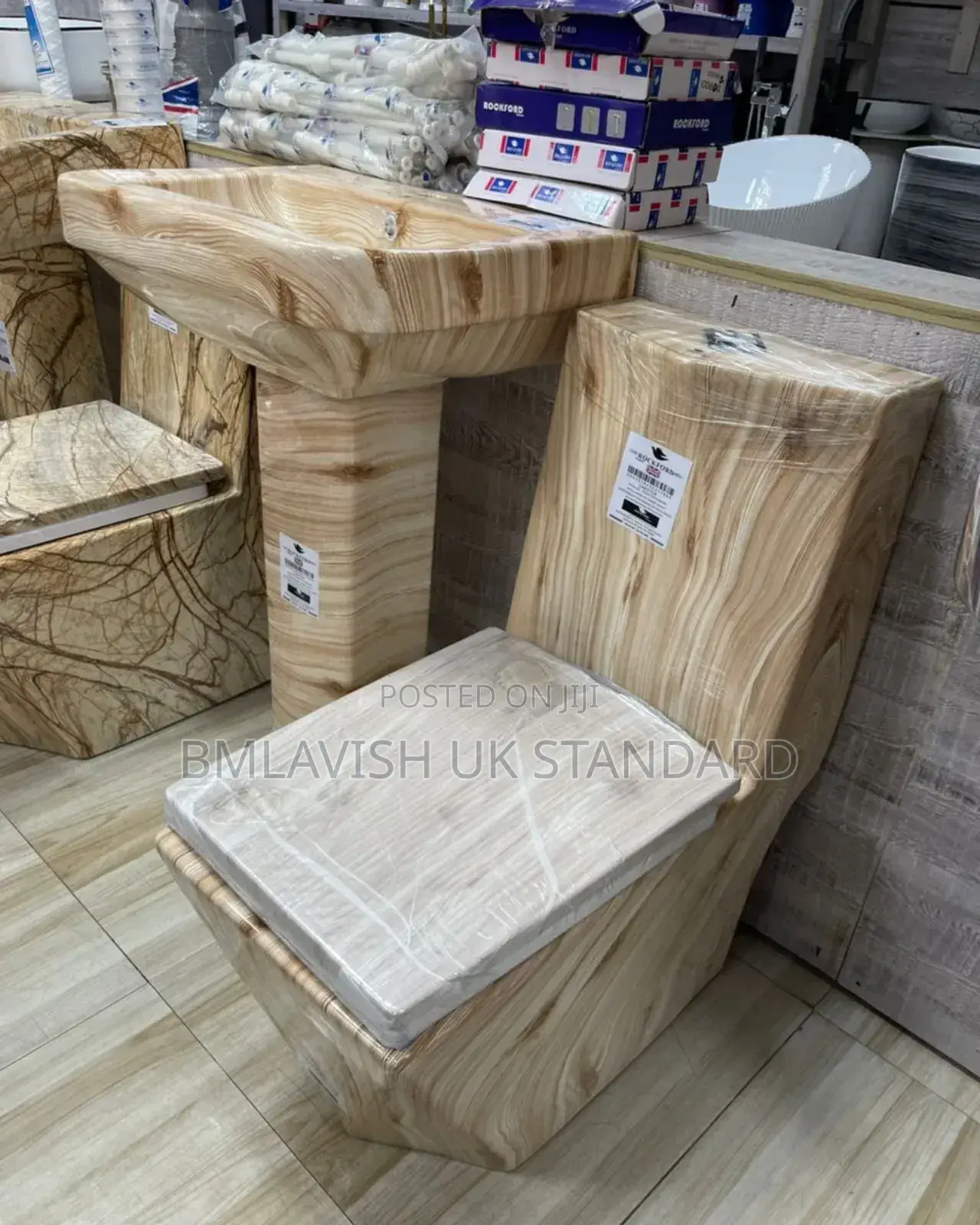 Super Luxury Water Closet and Pedestal Wash Basin Set
