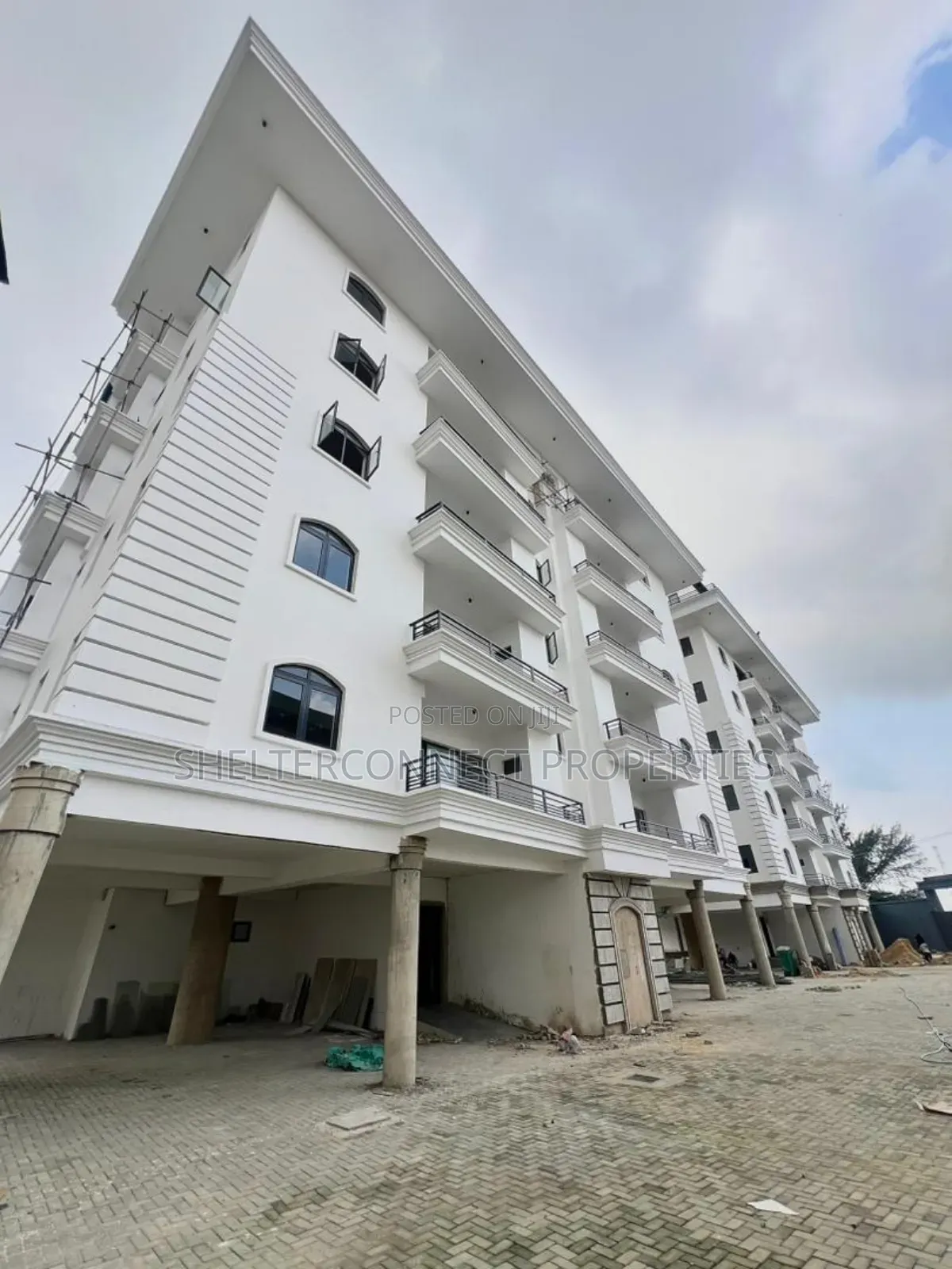 3bdrm Apartment in Lekki Phase 1 for rent