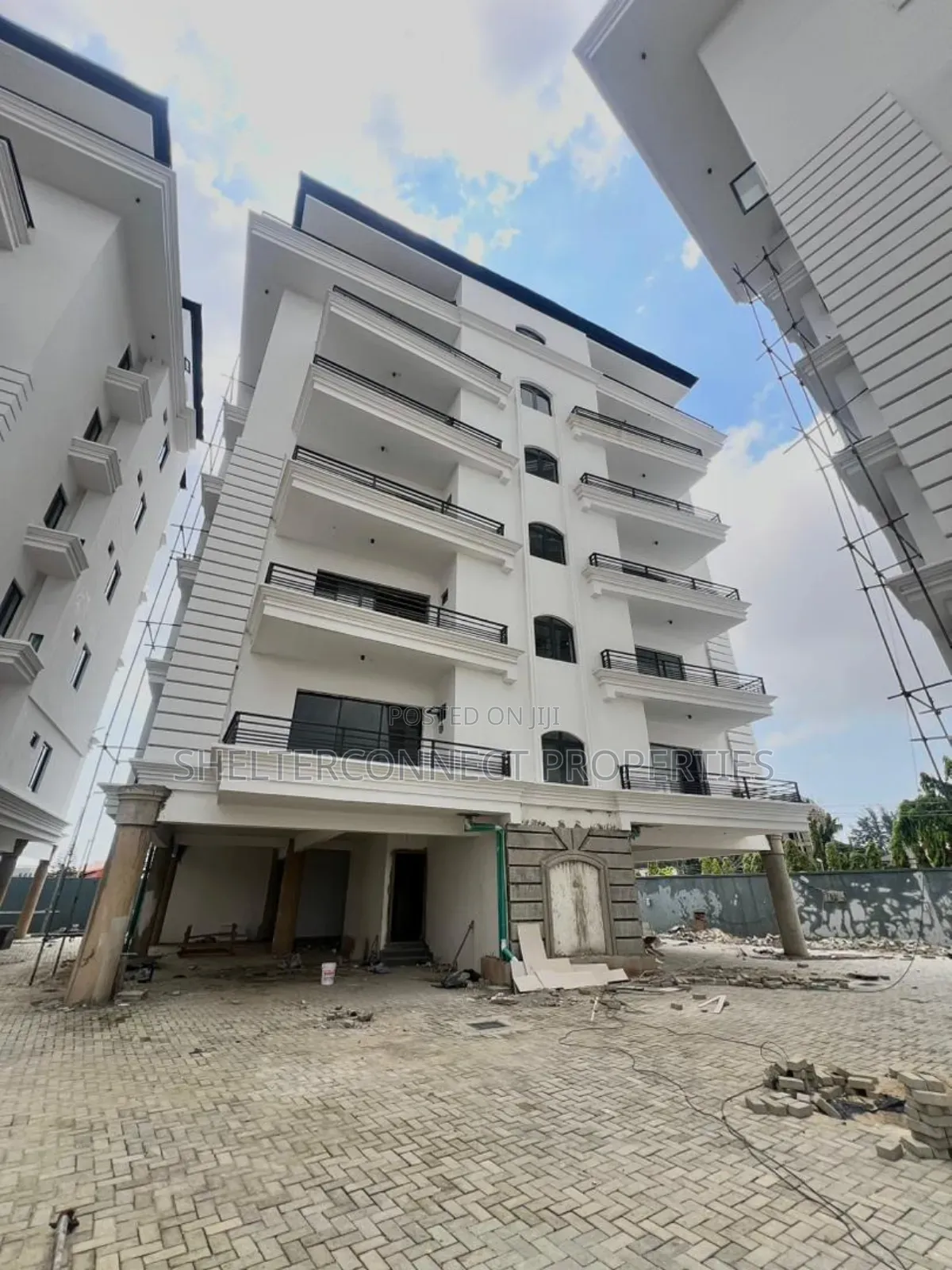 2bdrm Apartment in Lekki Phase 1 for rent