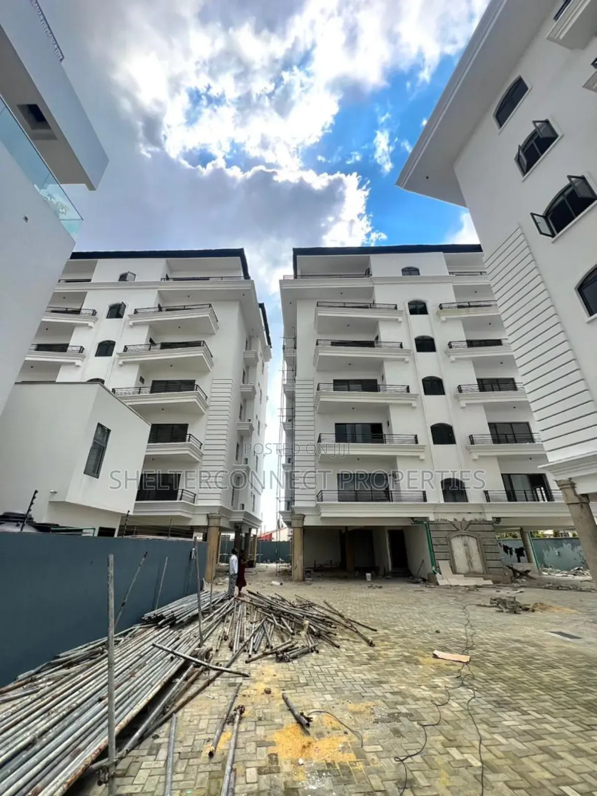 2bdrm Apartment in Lekki Phase 1 for rent