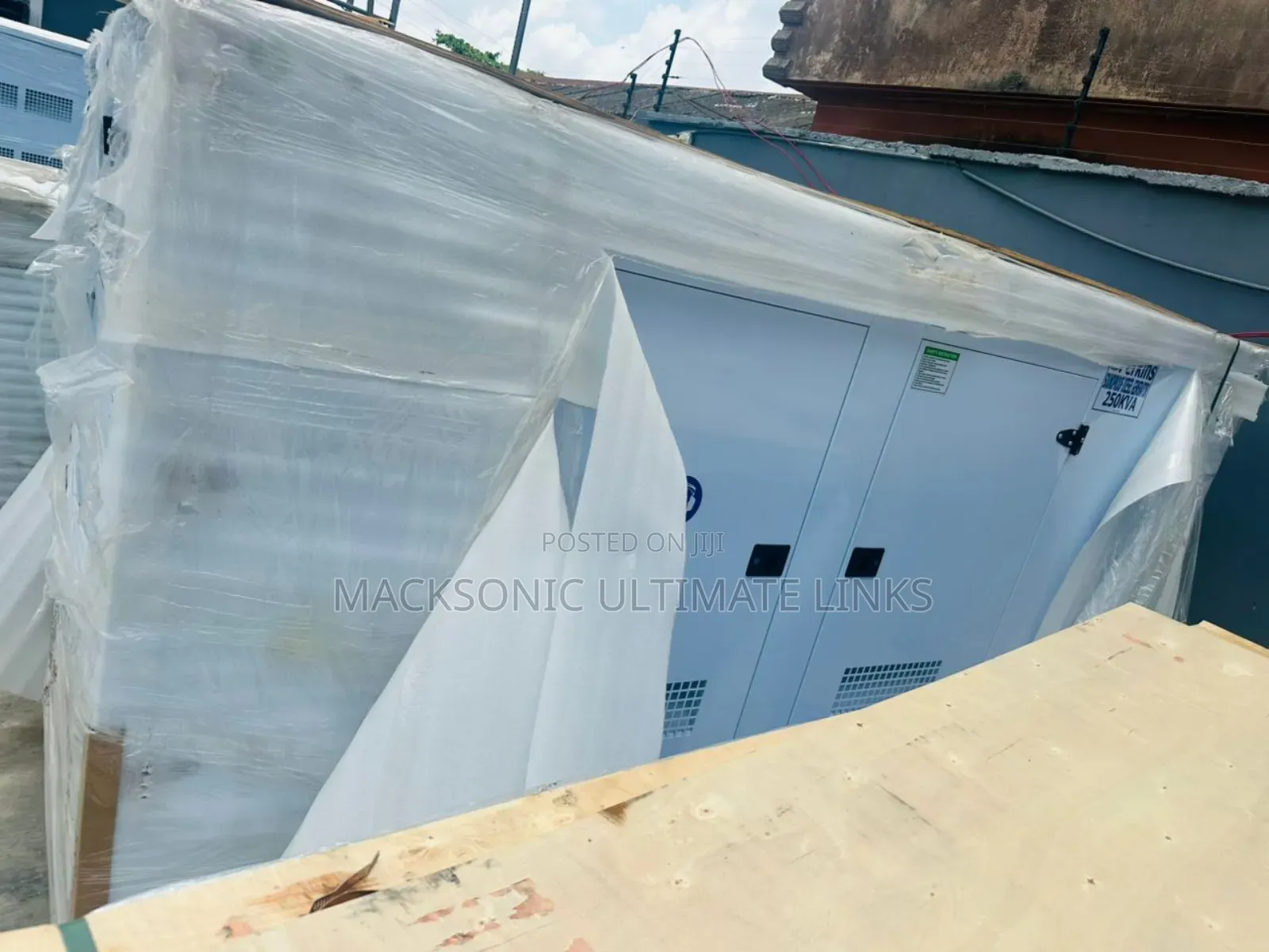 So250kva Perkins Soundproof Generator With Warranty