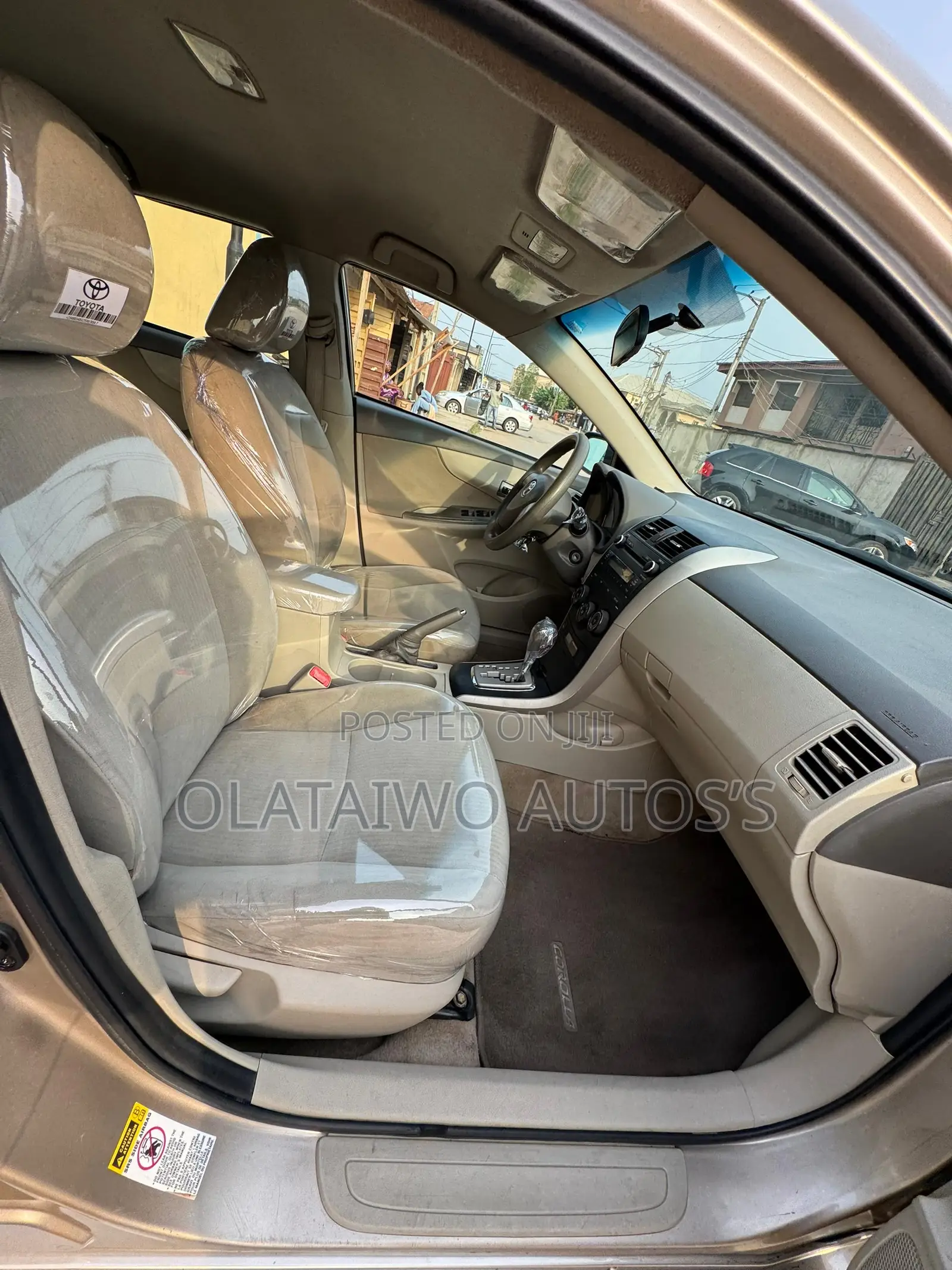 Toyota Corolla LE 4dr Sedan (1.8L 4cyl 4A) 2010 Gold