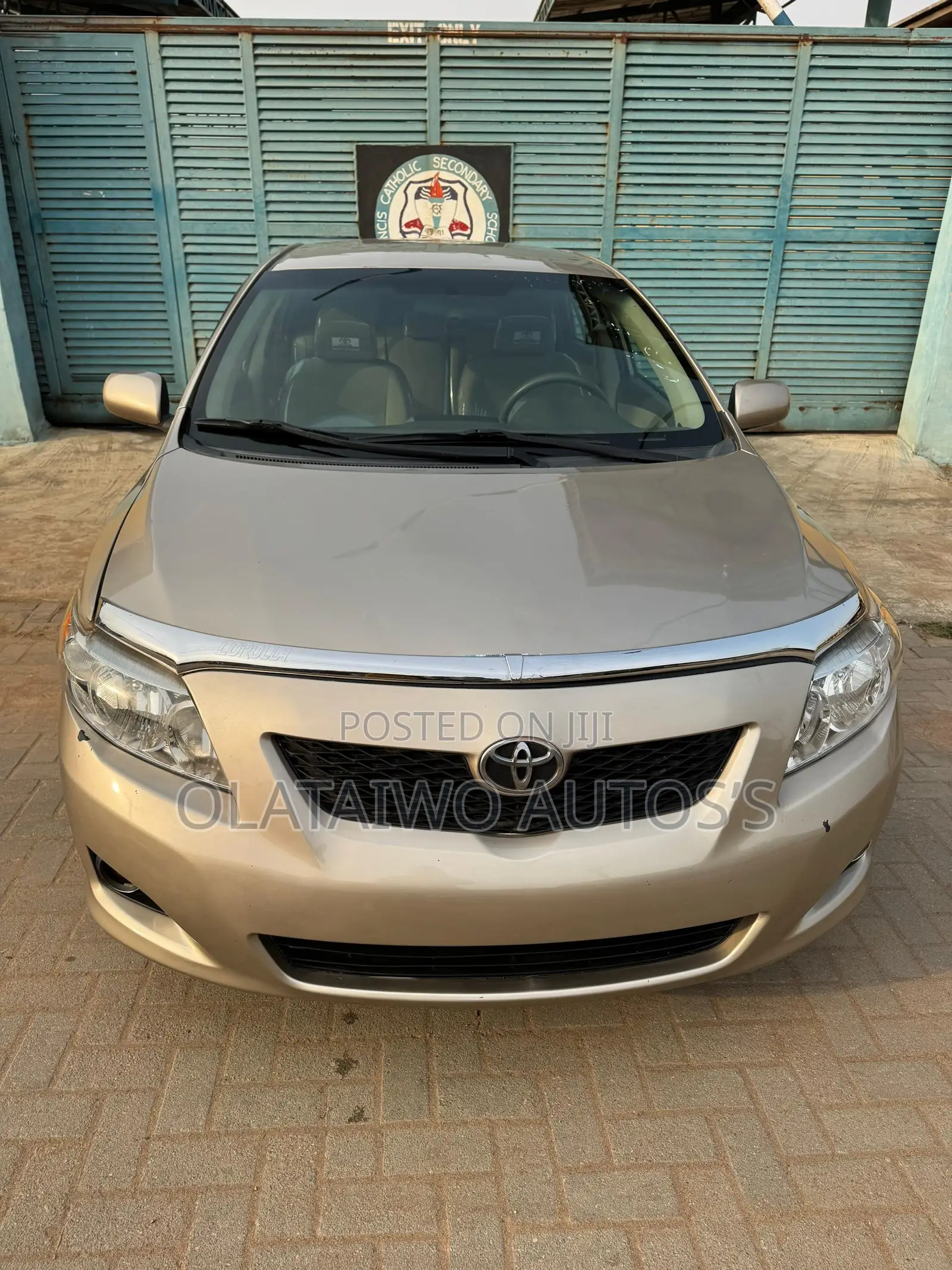 Toyota Corolla LE 4dr Sedan (1.8L 4cyl 4A) 2010 Gold