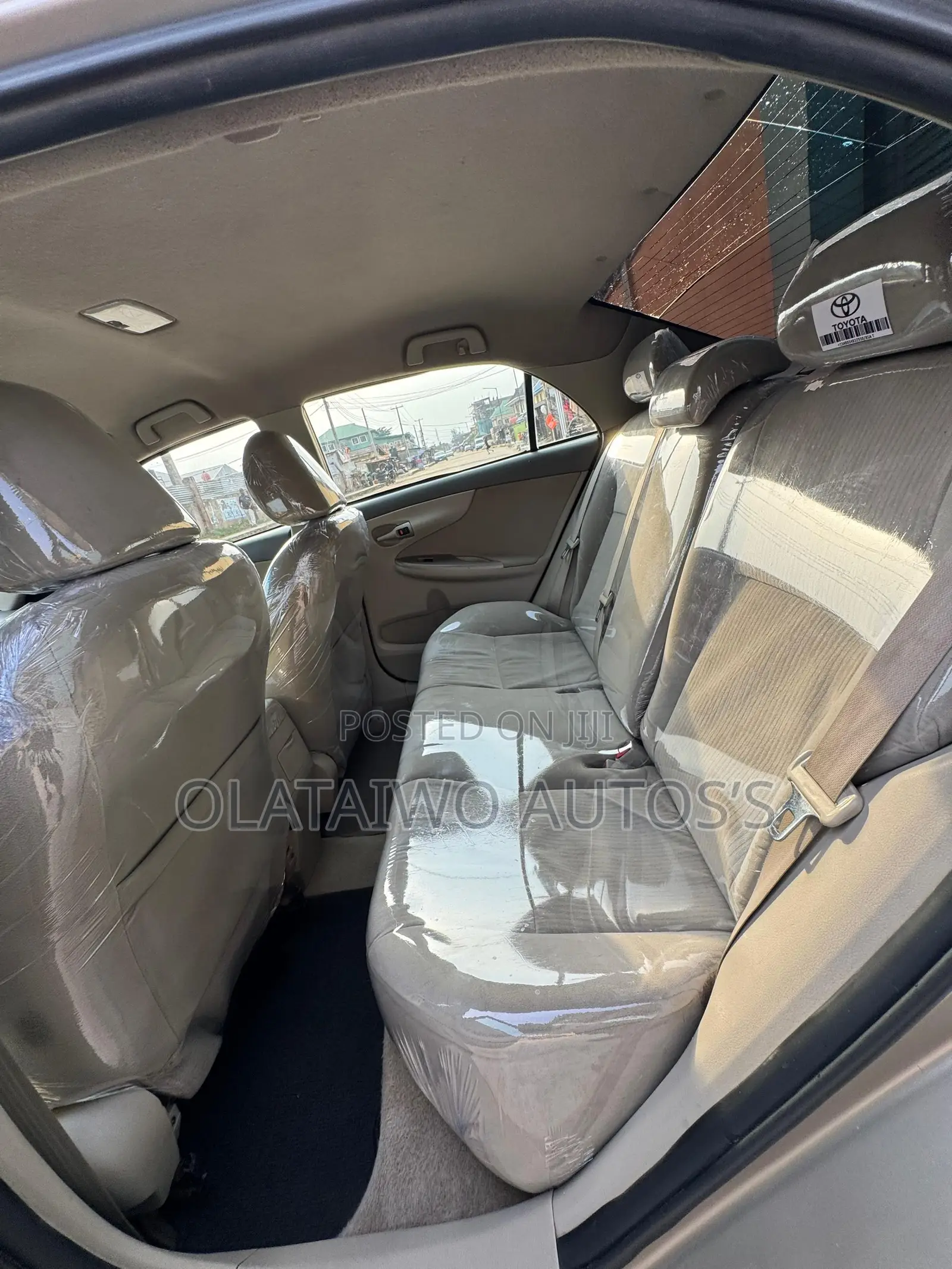 Toyota Corolla LE 4dr Sedan (1.8L 4cyl 4A) 2010 Gold