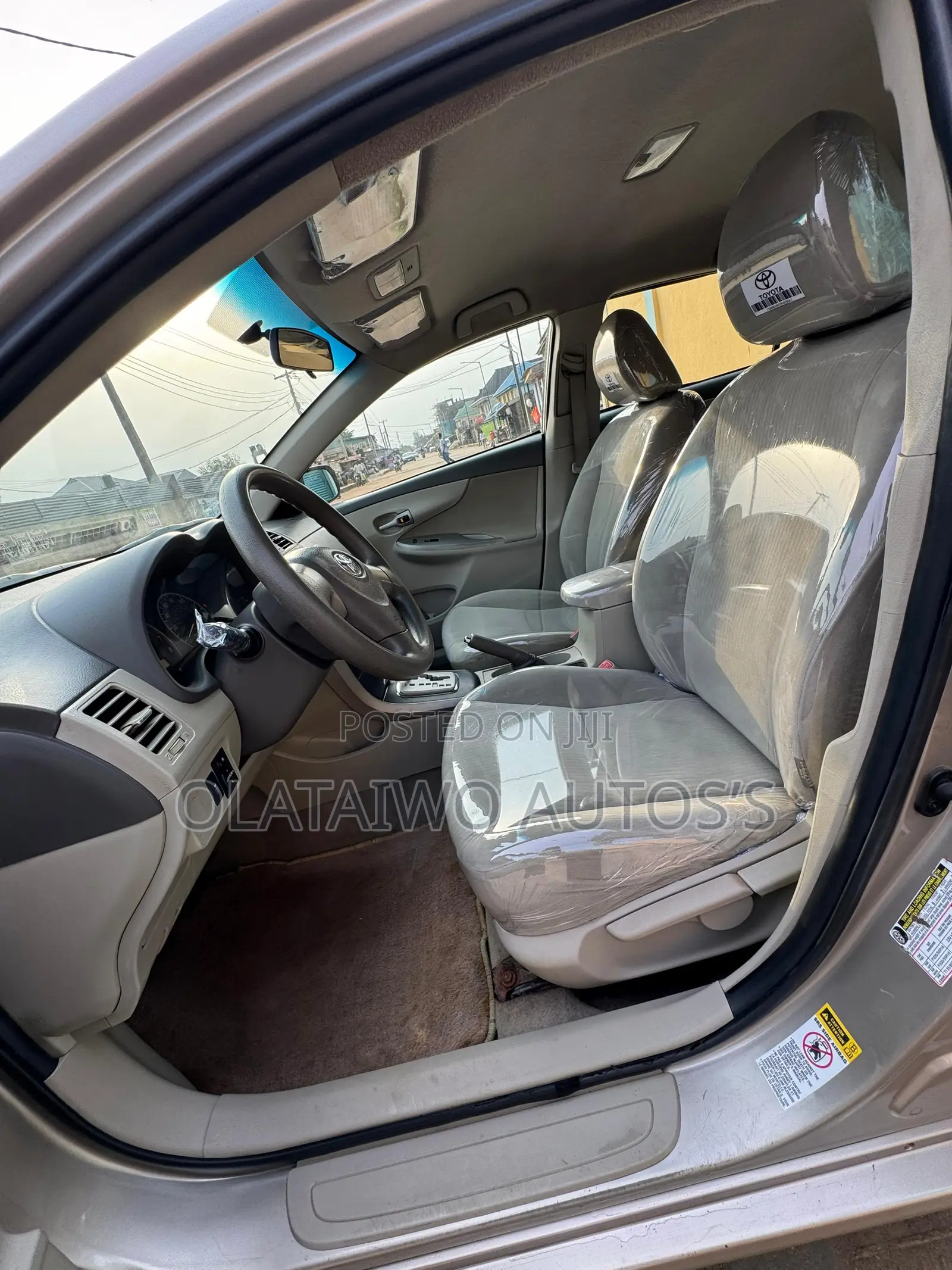 Toyota Corolla LE 4dr Sedan (1.8L 4cyl 4A) 2010 Gold