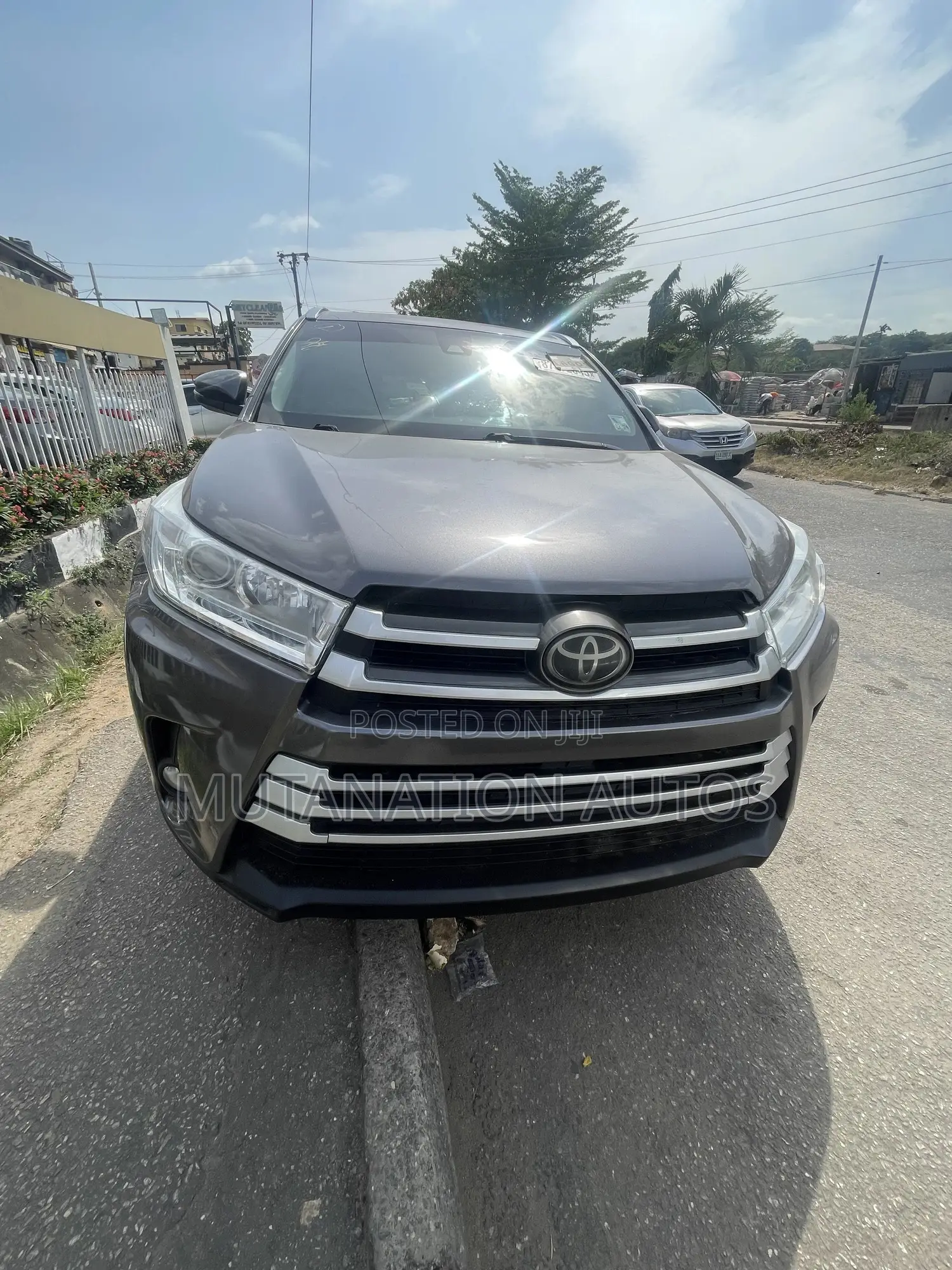 Toyota Highlander XLE 4x4 V6 (3.5L 6cyl 8A) 2018 Gray